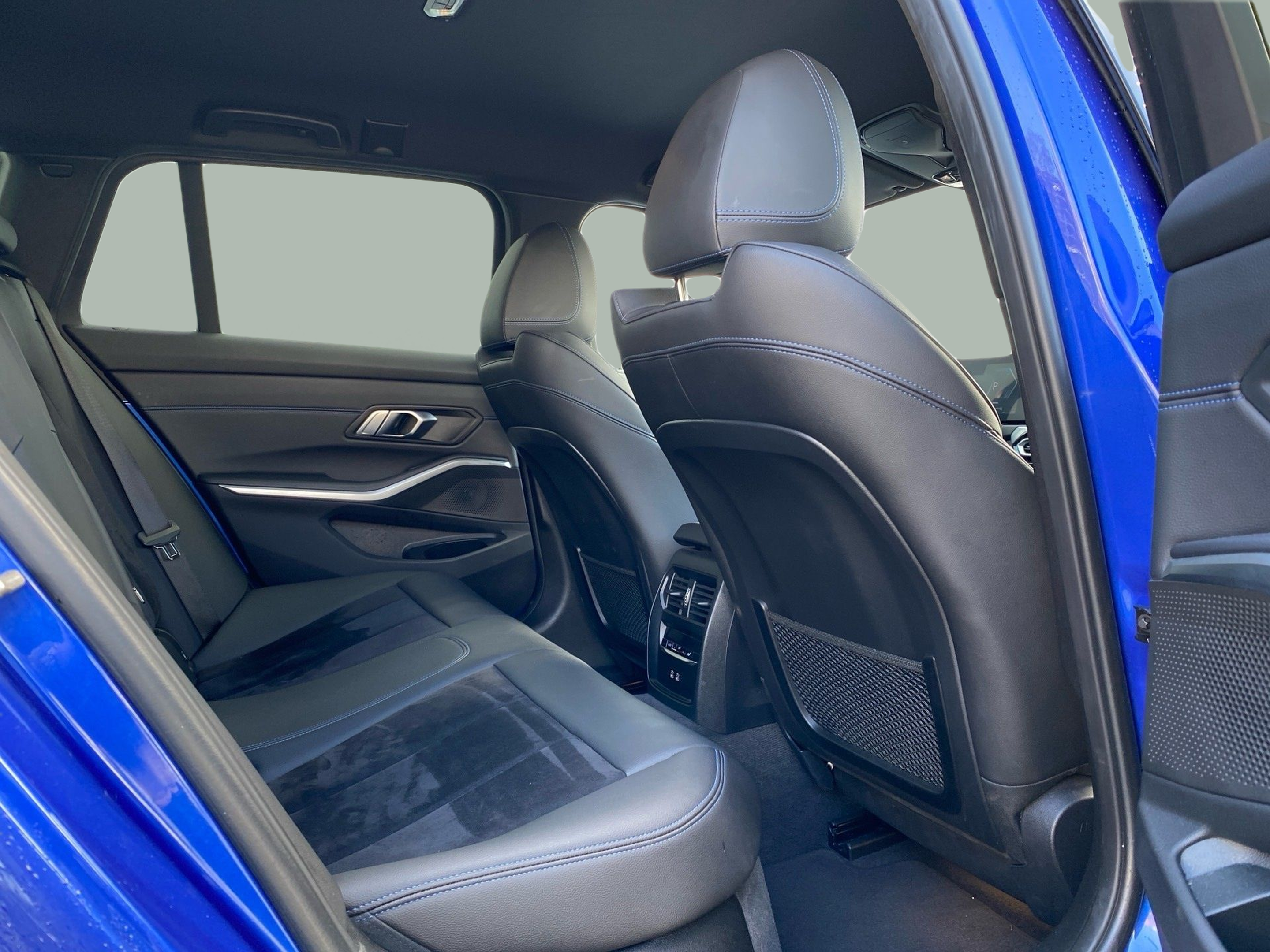 BMW Série 3 320d Touring color Azul. Año 2024. 140KW(190CV). Diesel. En concesionario Caetano Cascais de Cascais