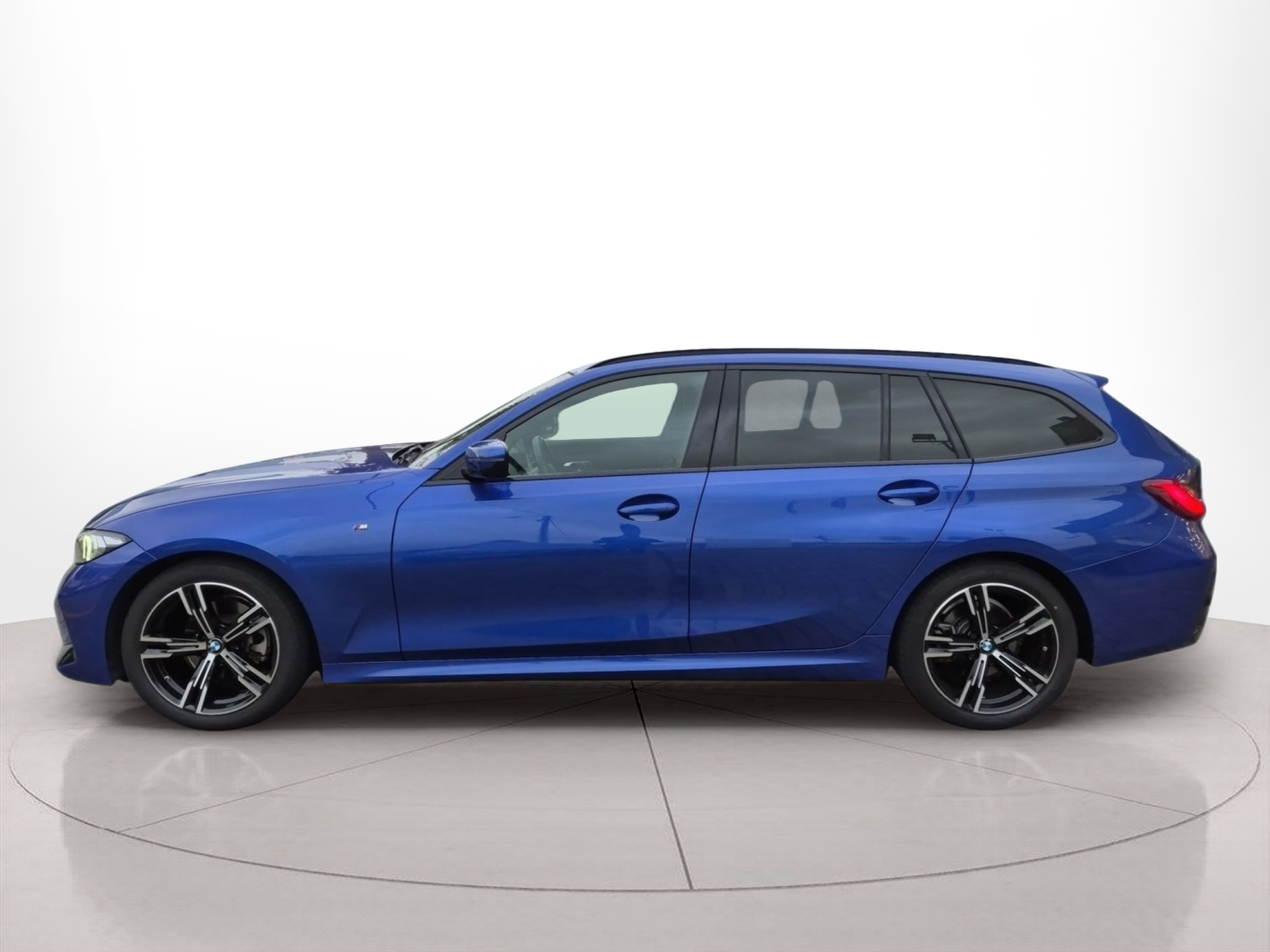 Fotos de BMW Série 3 320d Touring color Azul. Año 2024. 140KW(190CV). Diesel. En concesionario Caetano Baviera Santa Maria da Feira de Santa Maria da Feira