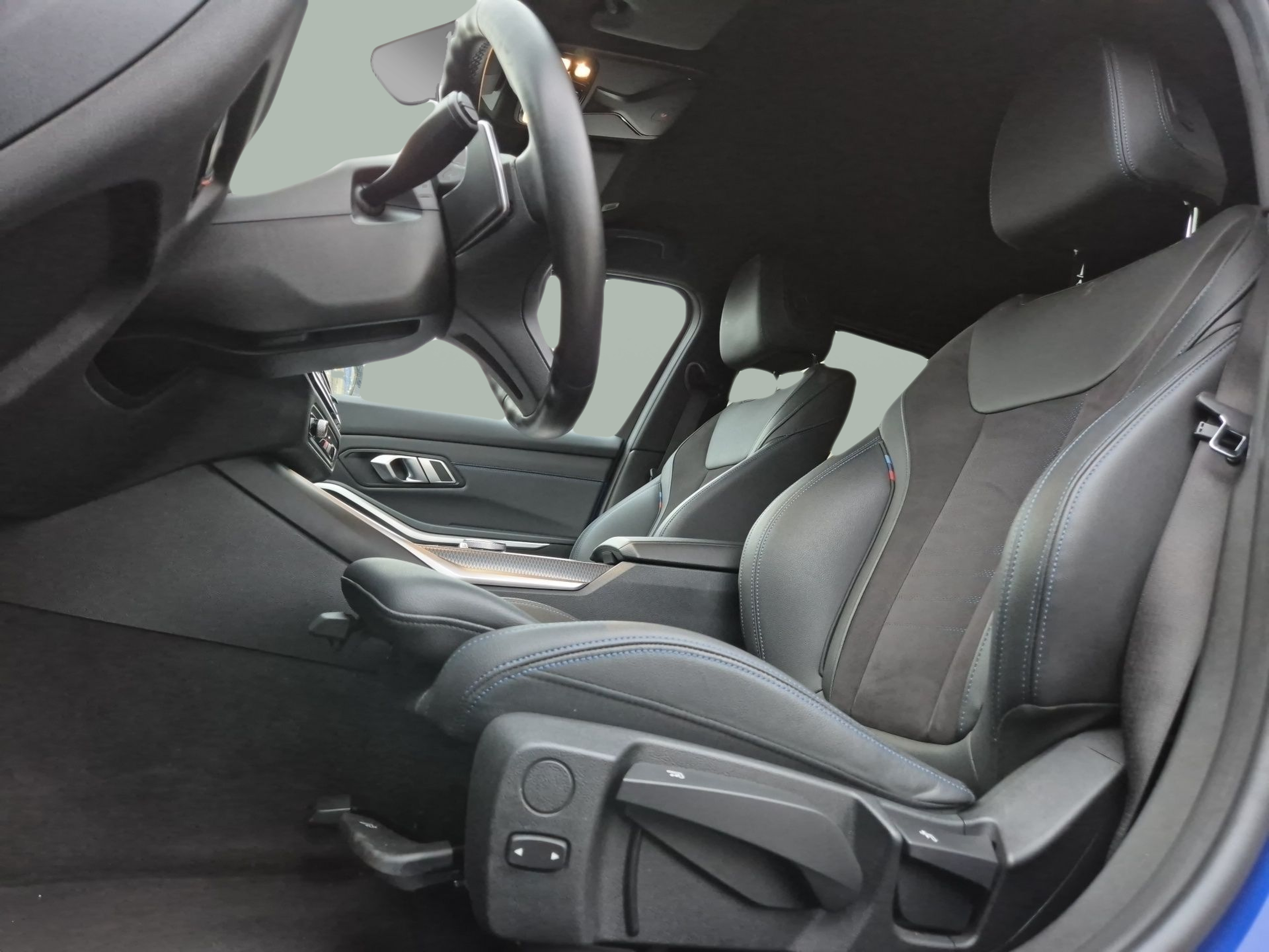 BMW Série 3 320d Touring color Azul. Año 2024. 140KW(190CV). Diesel. En concesionario Caetano Baviera Santa Maria da Feira de Santa Maria da Feira