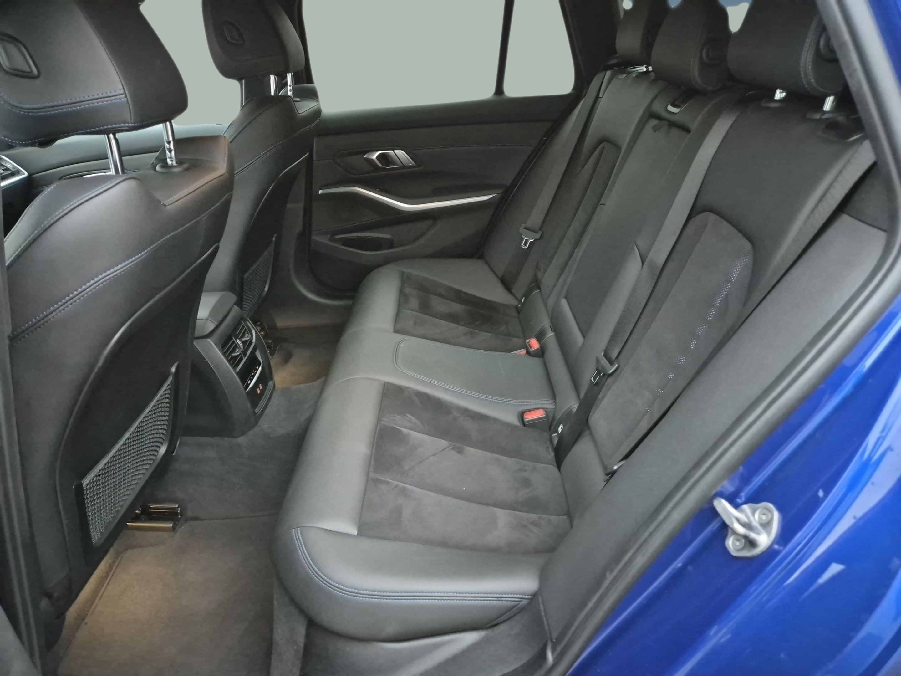BMW Série 3 320d Touring color Azul. Año 2024. 140KW(190CV). Diesel. En concesionario Caetano Baviera Santa Maria da Feira de Santa Maria da Feira