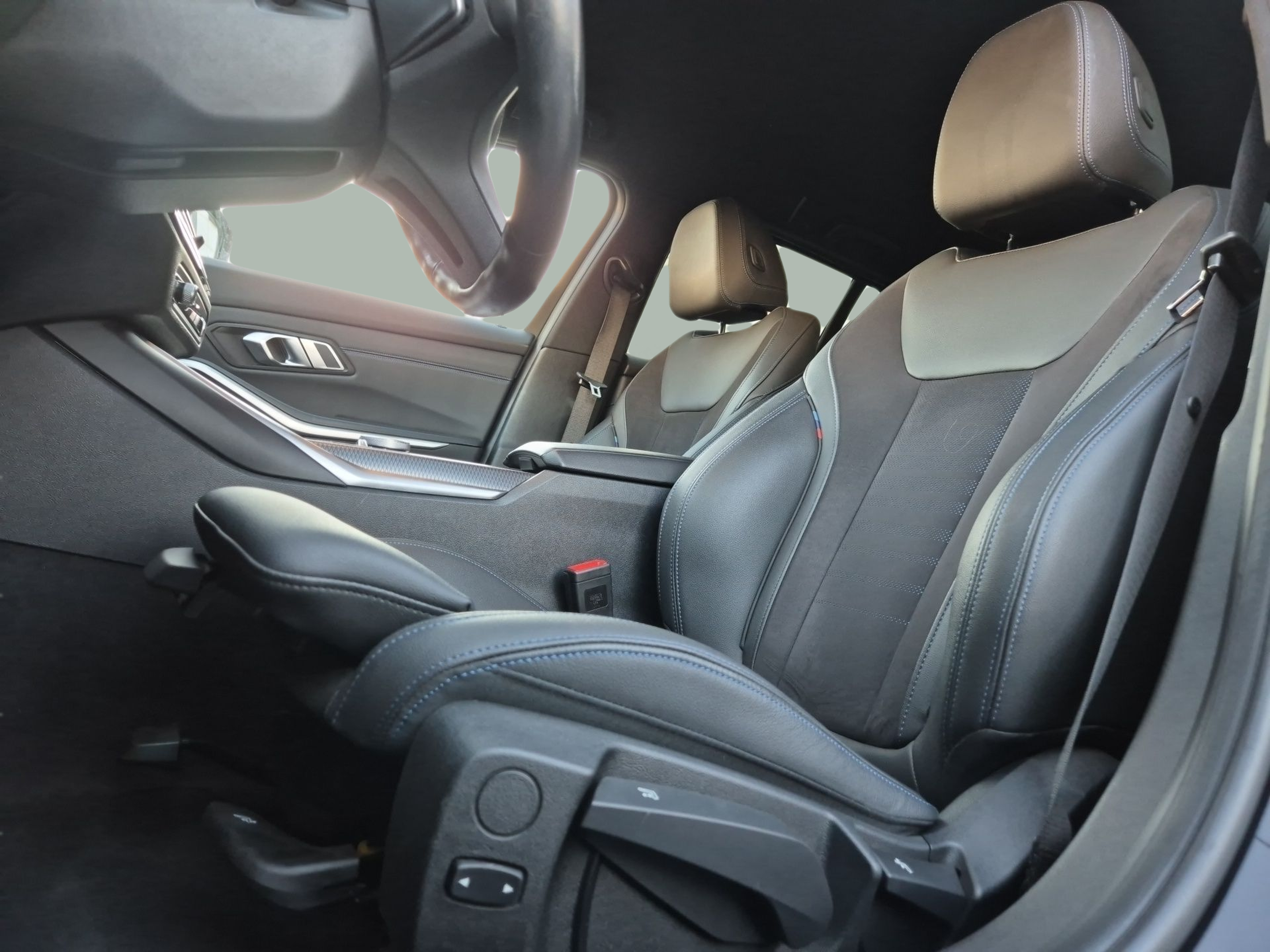 BMW Série 3 320d Touring color Negro. Año 2024. 140KW(190CV). Diesel. En concesionario Caetano Aveiro de Aveiro