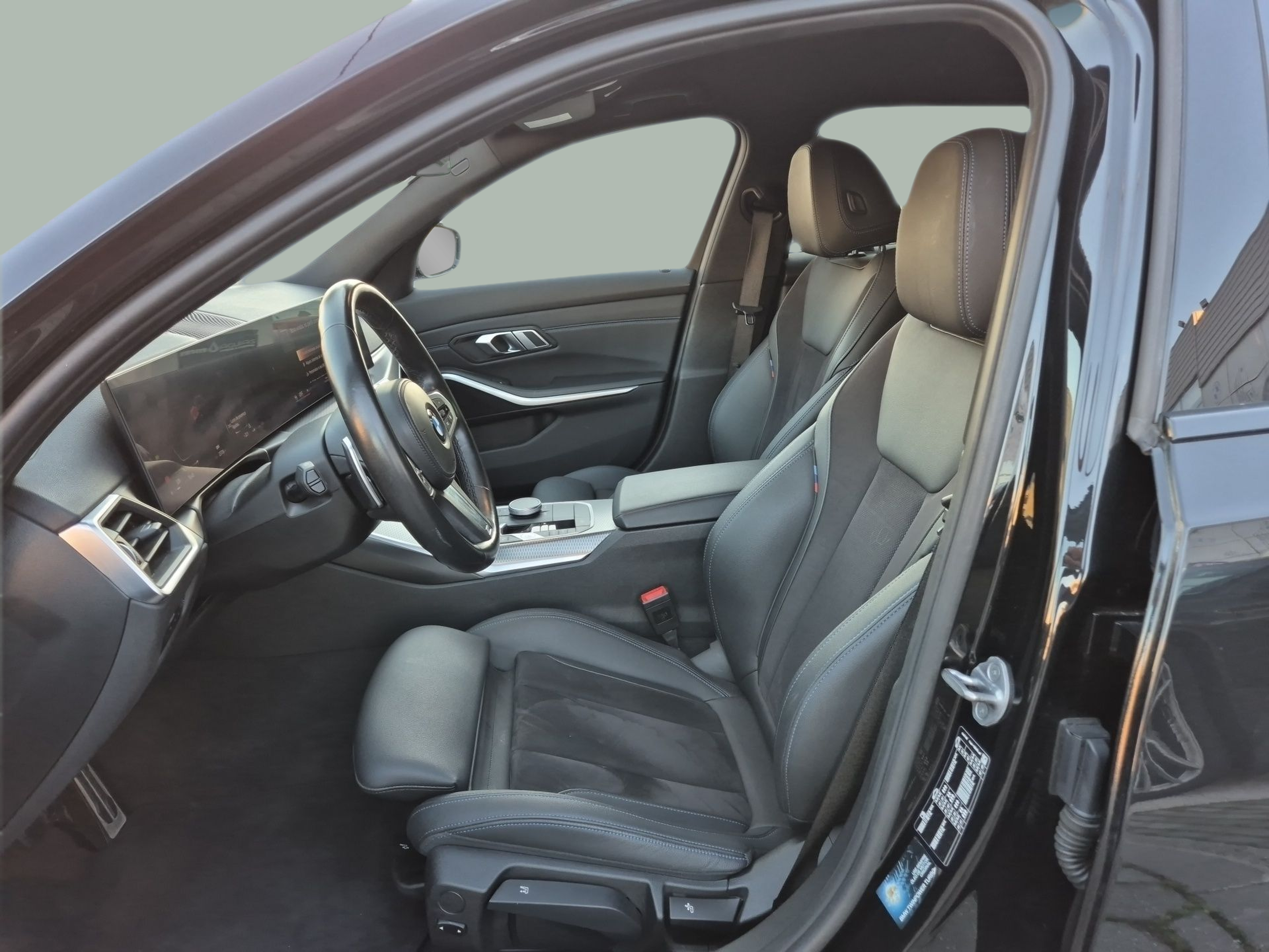 BMW Série 3 320d Touring color Negro. Año 2024. 140KW(190CV). Diesel. En concesionario Caetano Aveiro de Aveiro