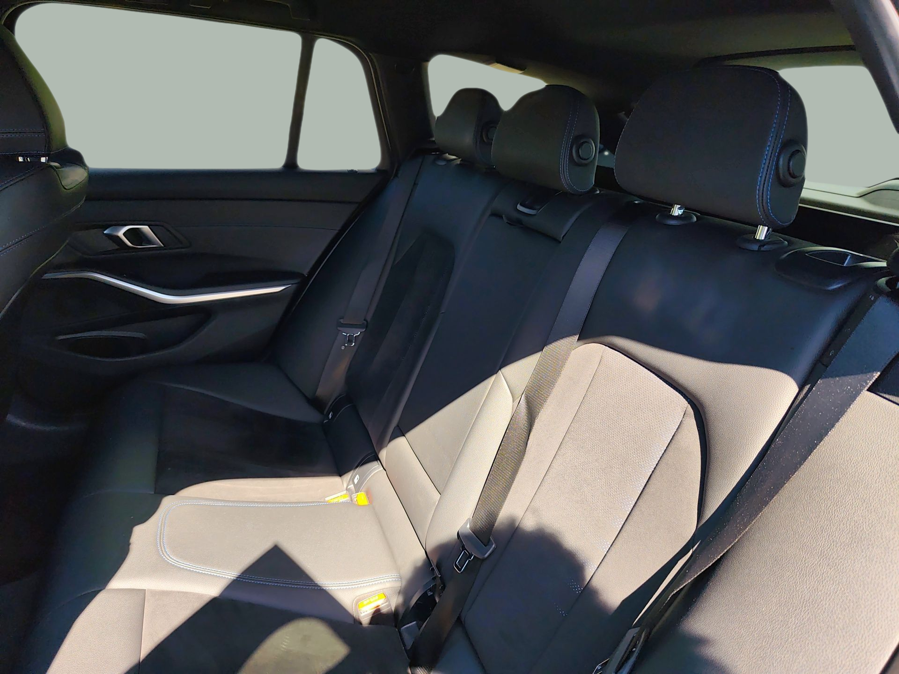 BMW Série 3 320d Touring color Negro. Año 2024. 140KW(190CV). Diesel. En concesionario Caetano Baviera Aveiro de Aveiro