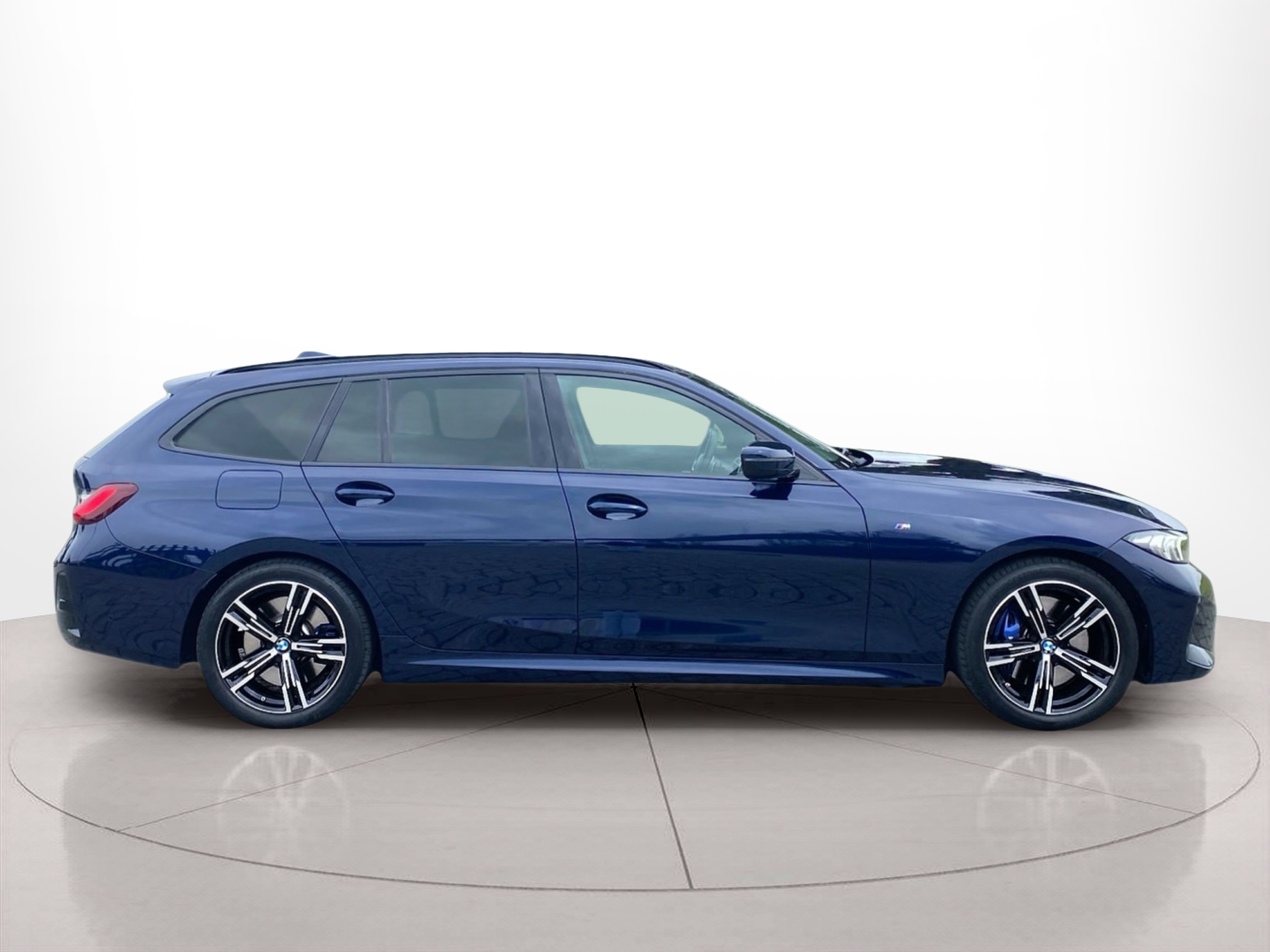 Fotos de BMW Série 3 320d Touring color Azul. Año 2025. 140KW(190CV). Diesel. En concesionario Caetano Lisboa de Lisboa