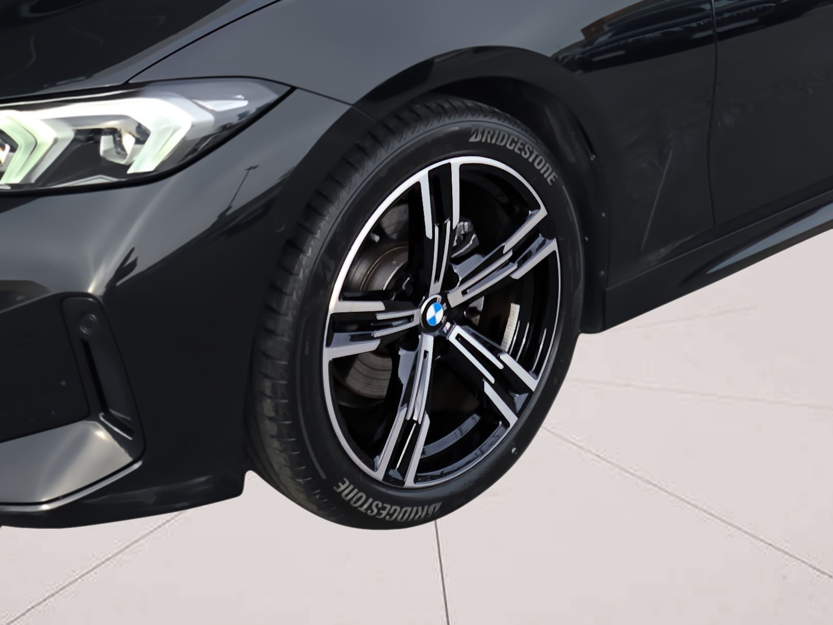 BMW Série 3 320d Touring color Negro. Año 2025. 140KW(190CV). Diesel. En concesionario Caetano Santa Maria da Feira de Santa Maria da Feira