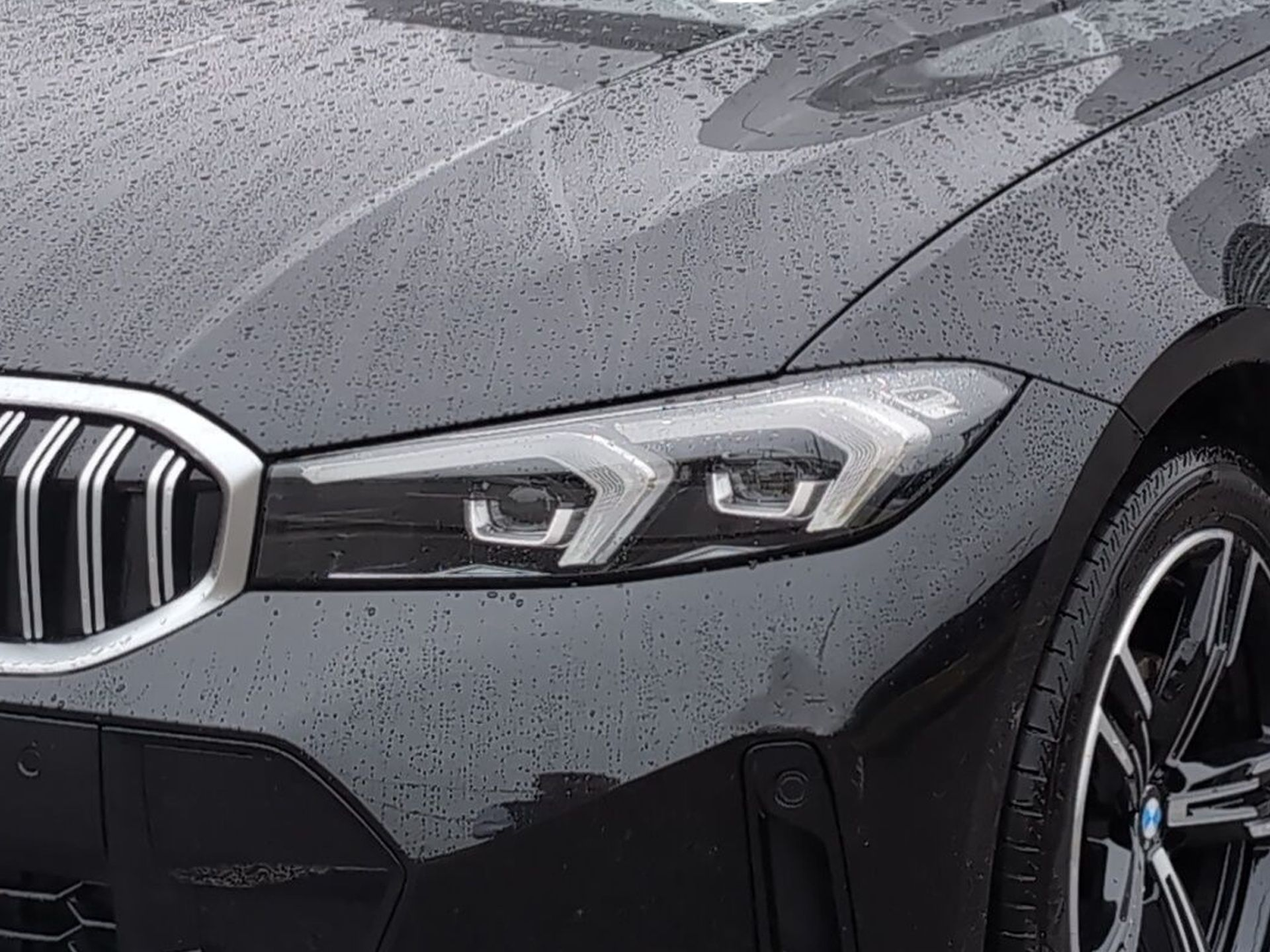 BMW Série 3 320d Touring color Negro. Año 2025. 140KW(190CV). Diesel. En concesionario Caetano Santa Maria da Feira de Santa Maria da Feira