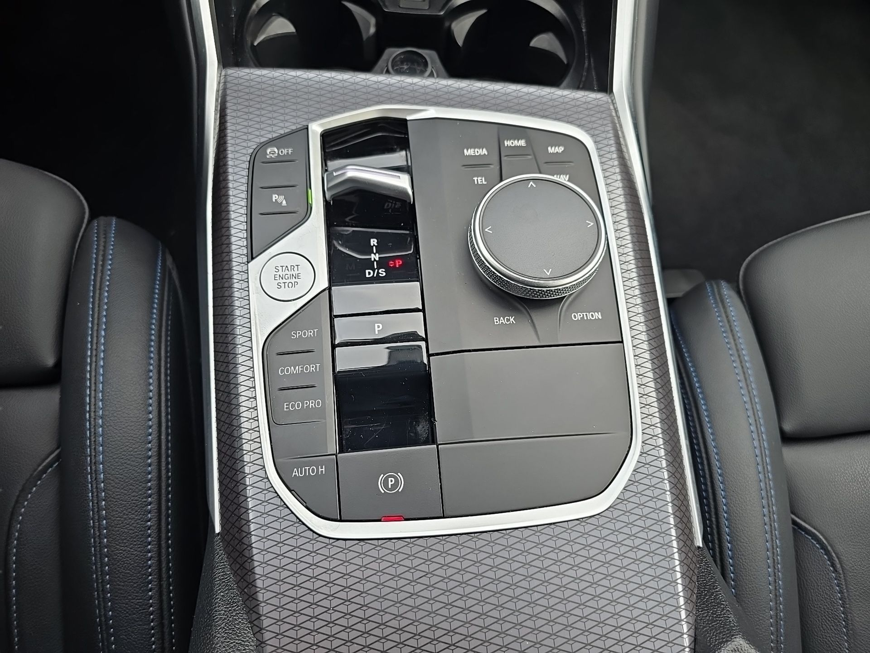 BMW Série 3 320d Touring color Negro. Año 2025. 140KW(190CV). Diesel. En concesionario Caetano Santa Maria da Feira de Santa Maria da Feira