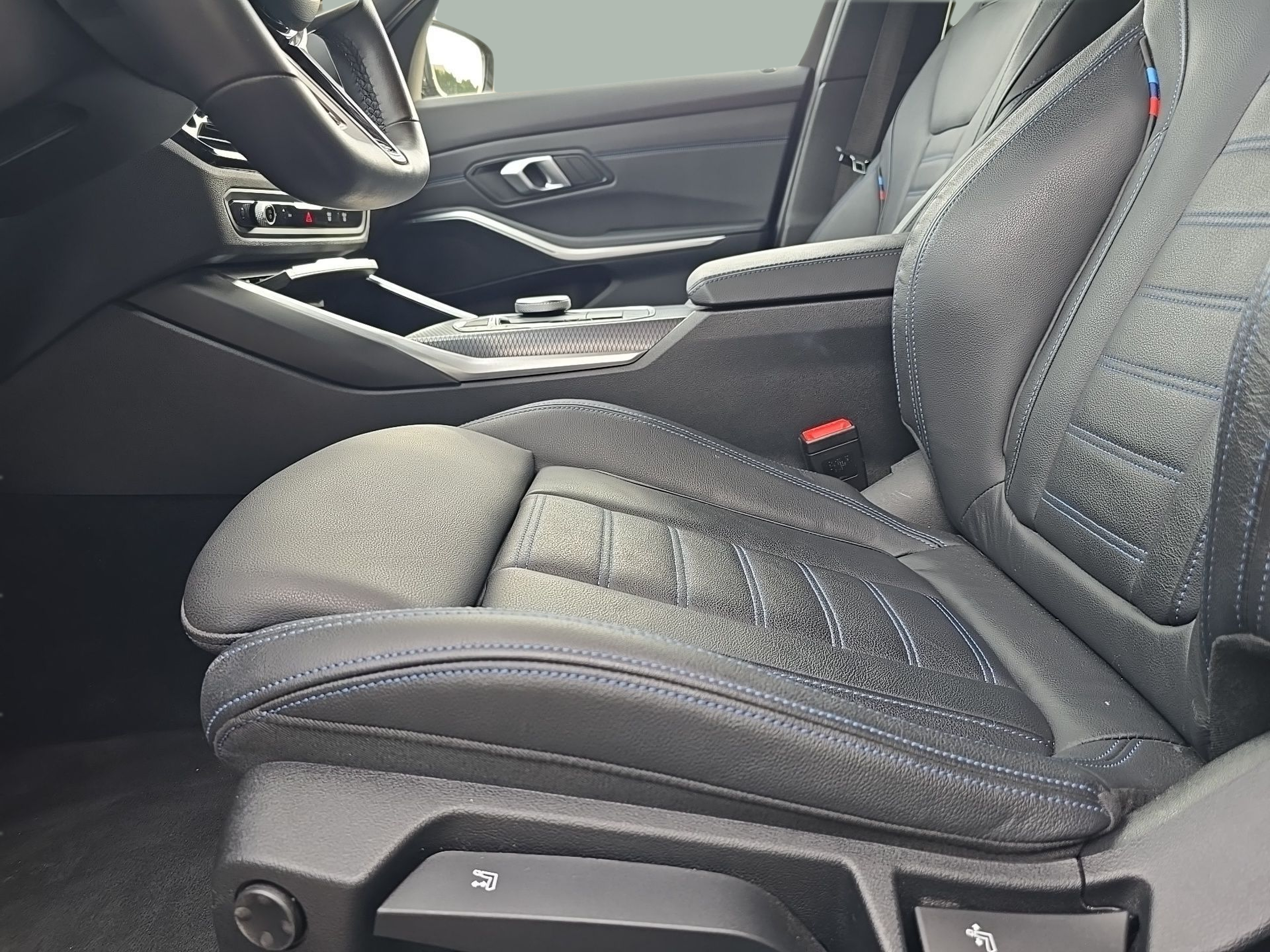 BMW Série 3 320d Touring color Negro. Año 2025. 140KW(190CV). Diesel. En concesionario Caetano Santa Maria da Feira de Santa Maria da Feira