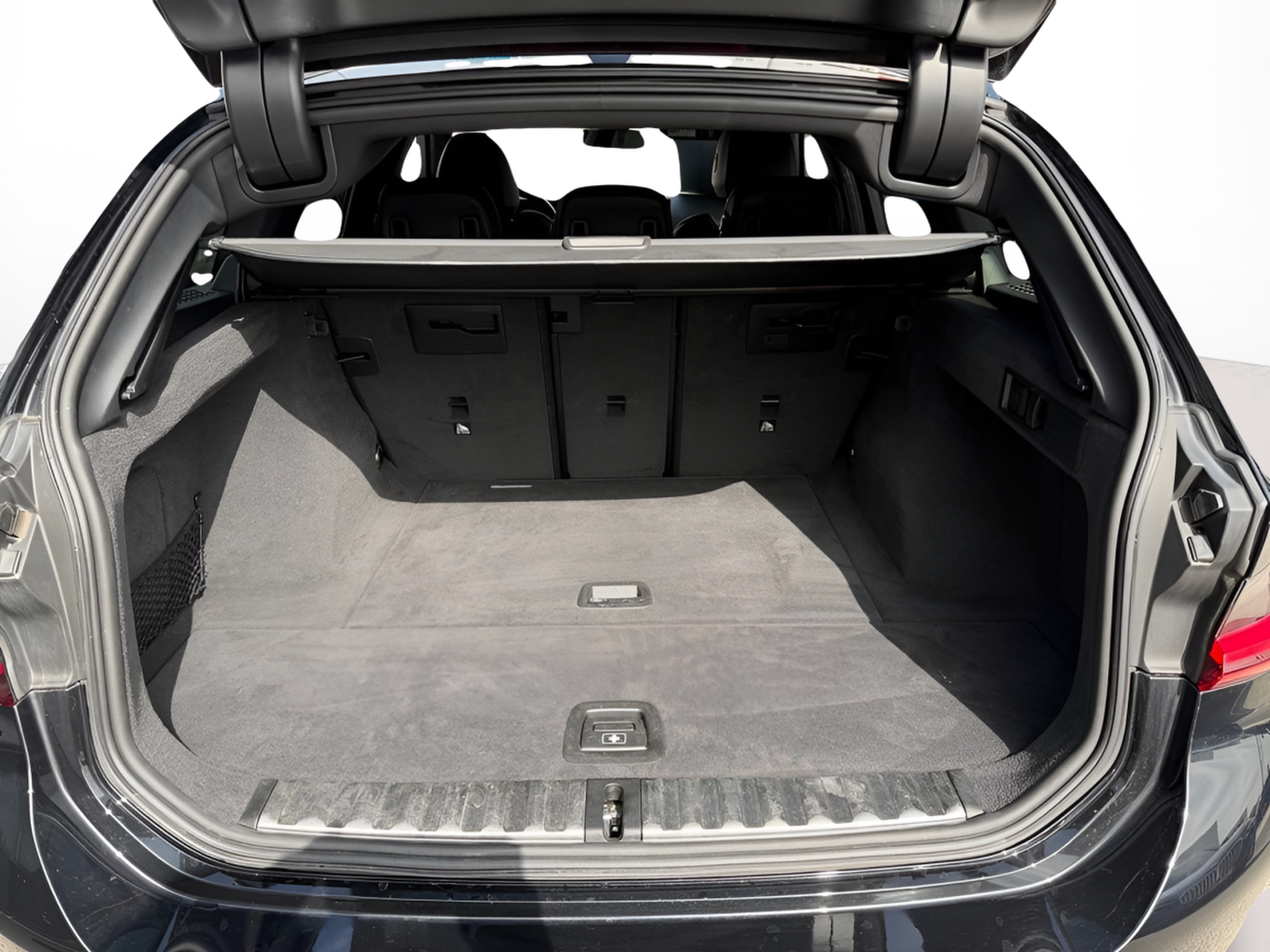 BMW Série 3 320d Touring color Negro. Año 2024. 140KW(190CV). Diesel. En concesionario Caetano Portimão de Portimão