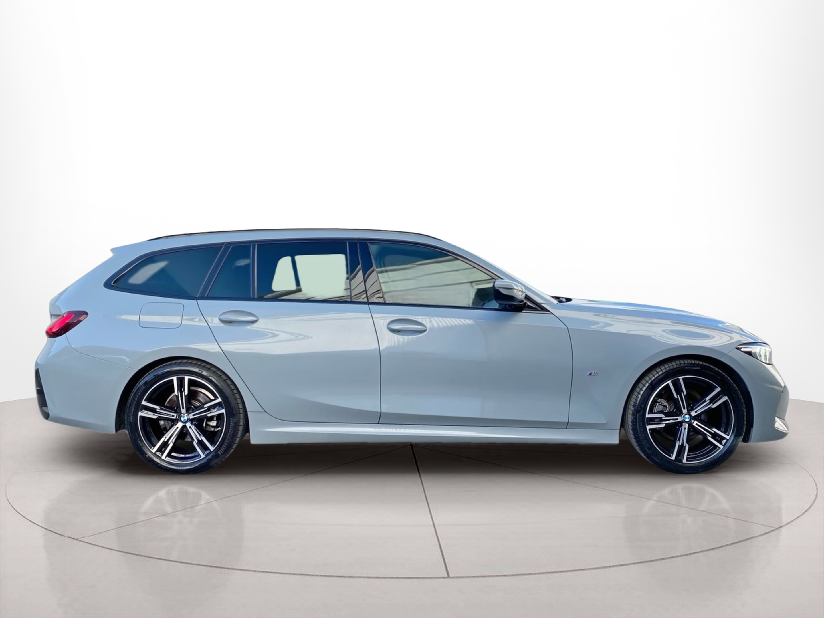 Fotos de BMW Série 3 320d Touring color Gris. Año 2024. 140KW(190CV). Diesel. En concesionario Caetano Baviera Lisboa de Lisboa