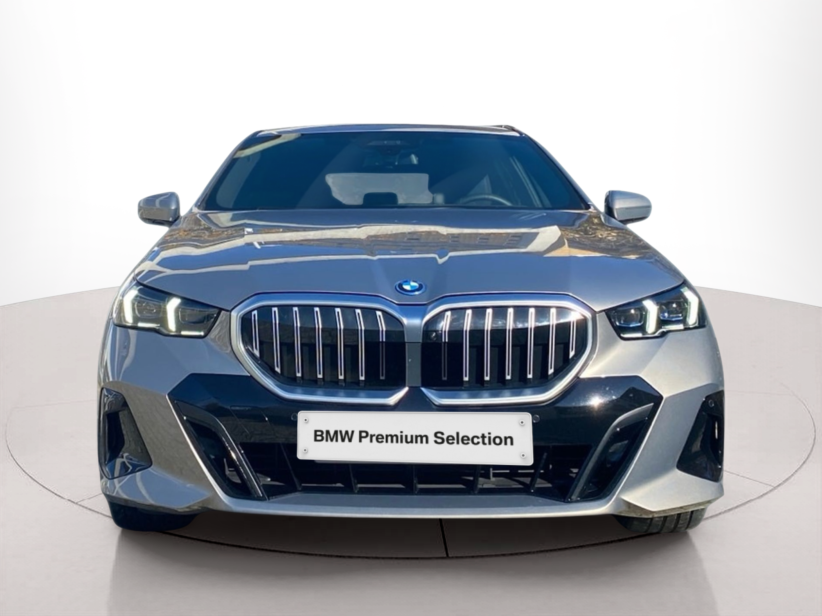 Fotos de BMW Série 5 530e Touring color Gris. Año 2025. 220KW(299CV). Elétrico / Gasolina Híbrido. En concesionario Caetano Lisboa de Lisboa