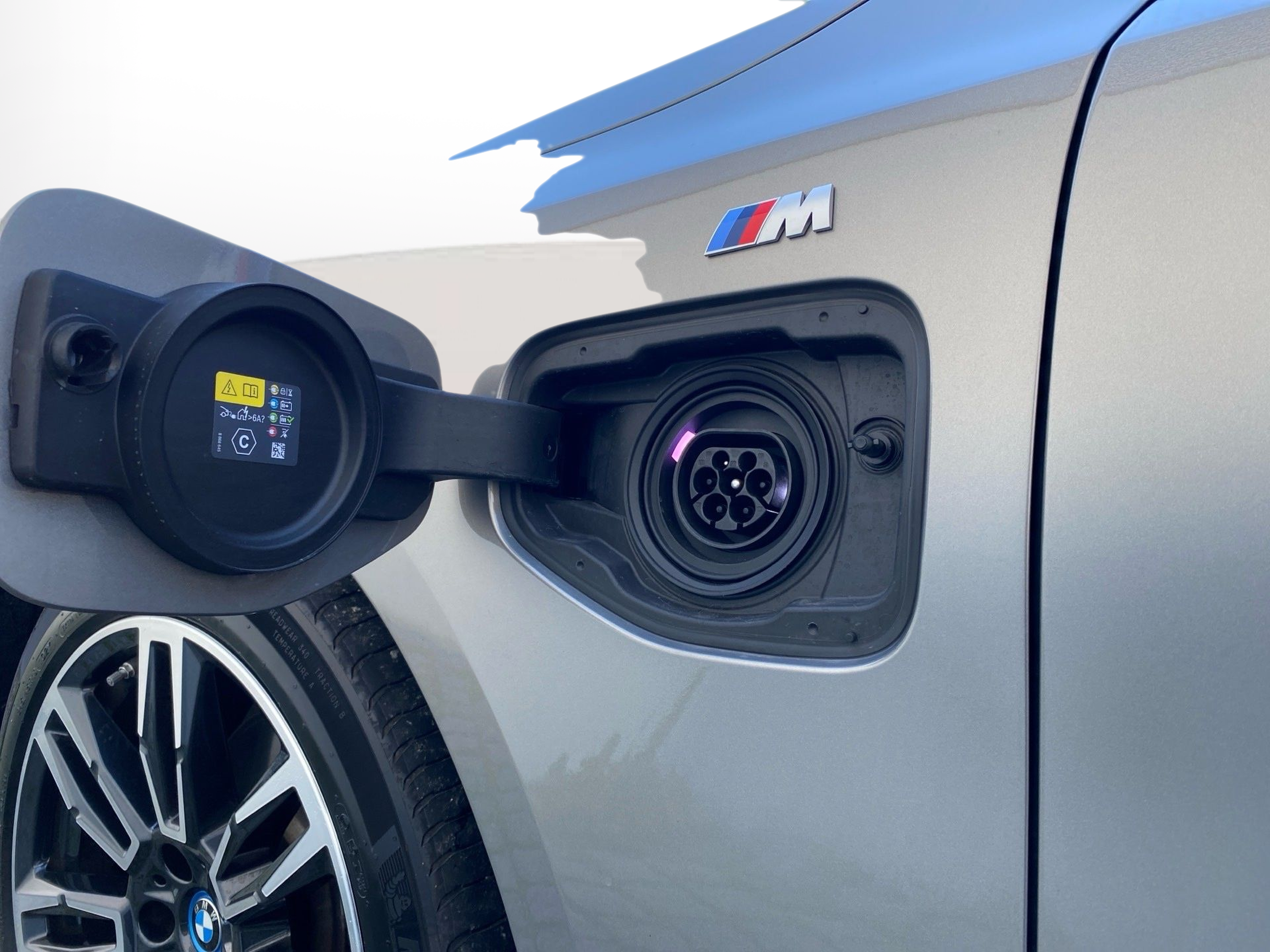 BMW Série 5 530e Touring color Gris. Año 2025. 220KW(299CV). Elétrico / Gasolina Híbrido. En concesionario Caetano Lisboa de Lisboa