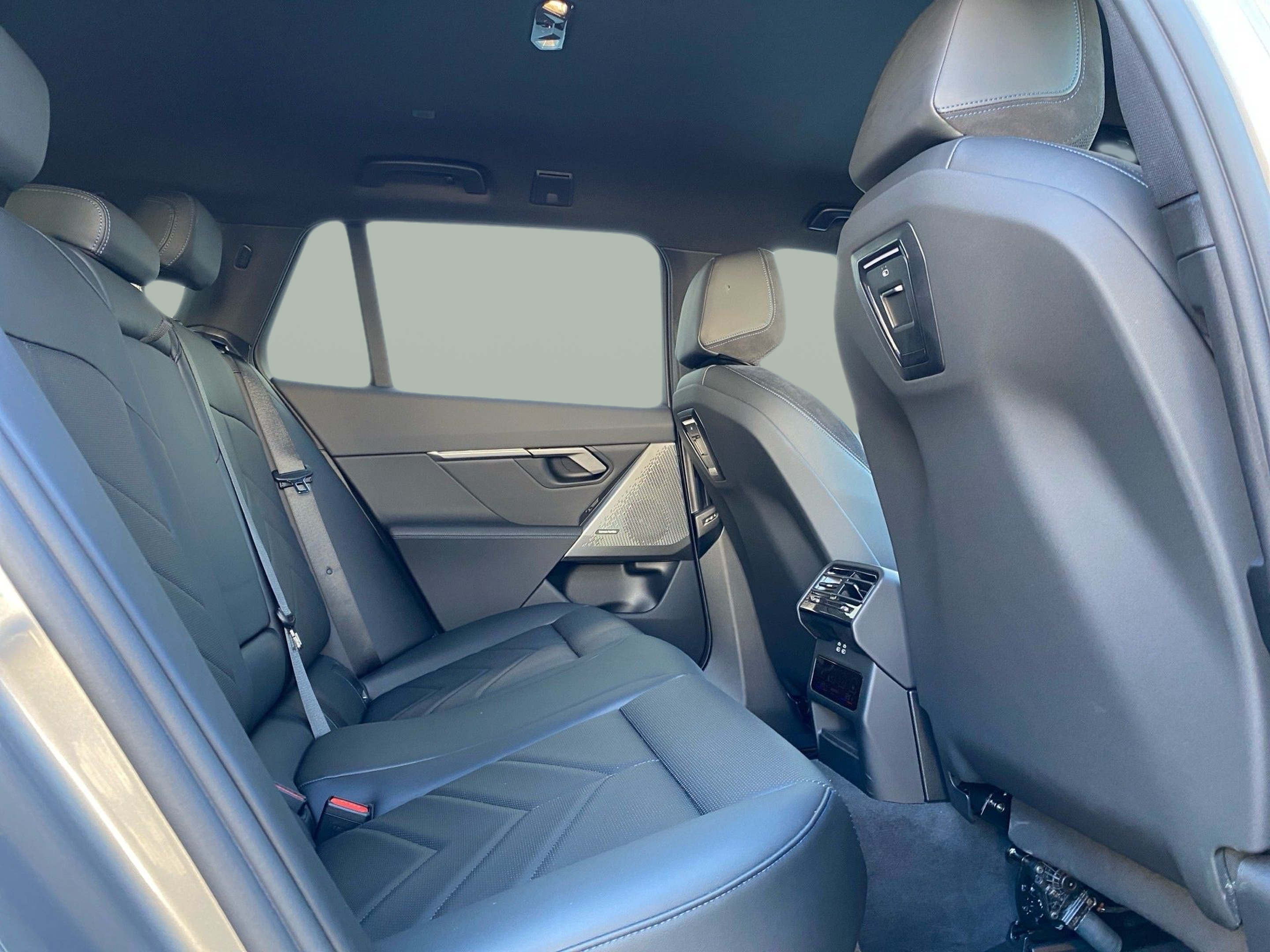 BMW Série 5 530e Touring color Gris. Año 2025. 220KW(299CV). Elétrico / Gasolina Híbrido. En concesionario Caetano Lisboa de Lisboa