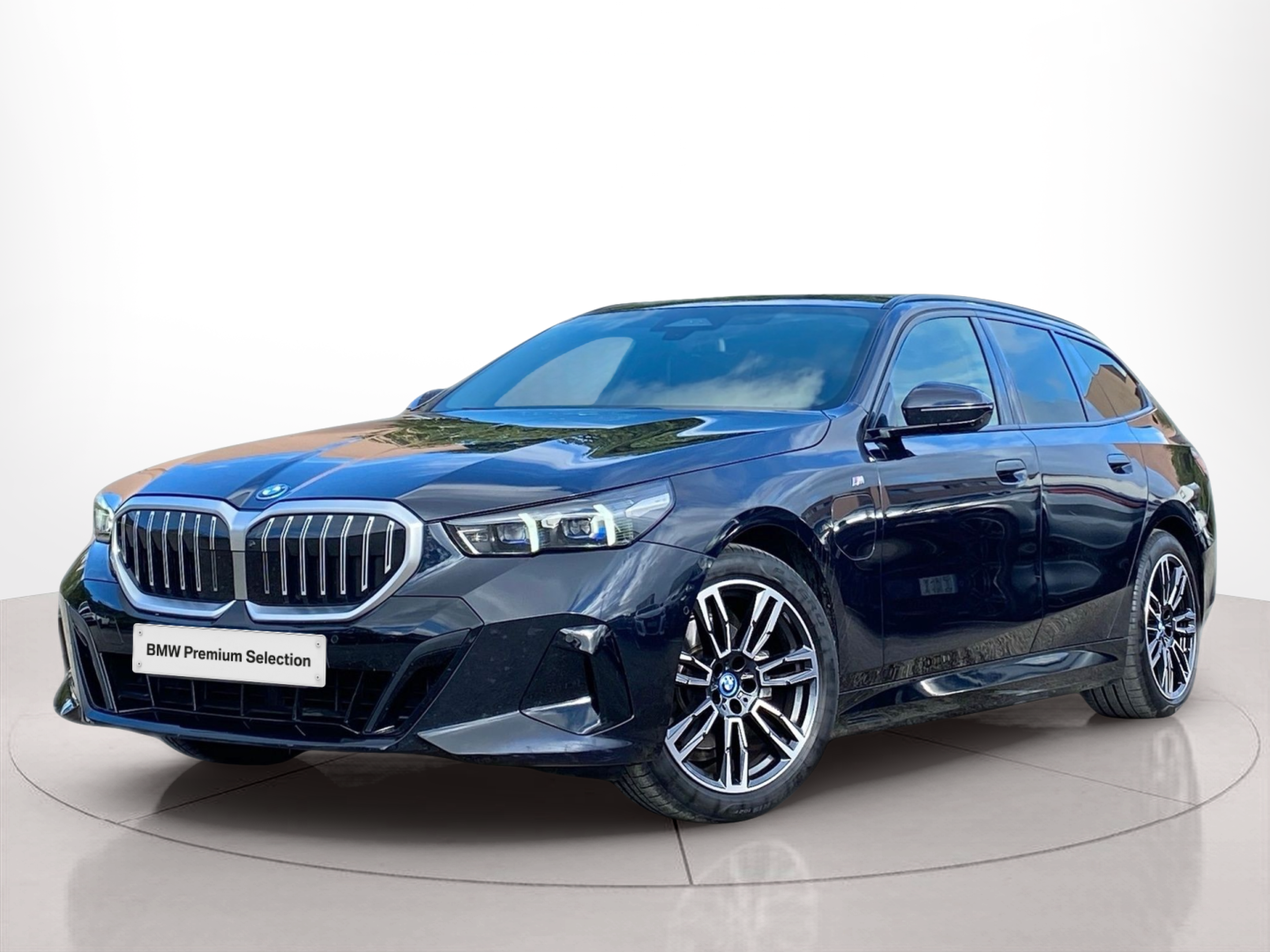 Fotos de BMW Série 5 530e Touring color Negro. Año 2024. 220KW(299CV). Elétrico / Gasolina Híbrido. En concesionario Caetano Baviera Lisboa de Lisboa