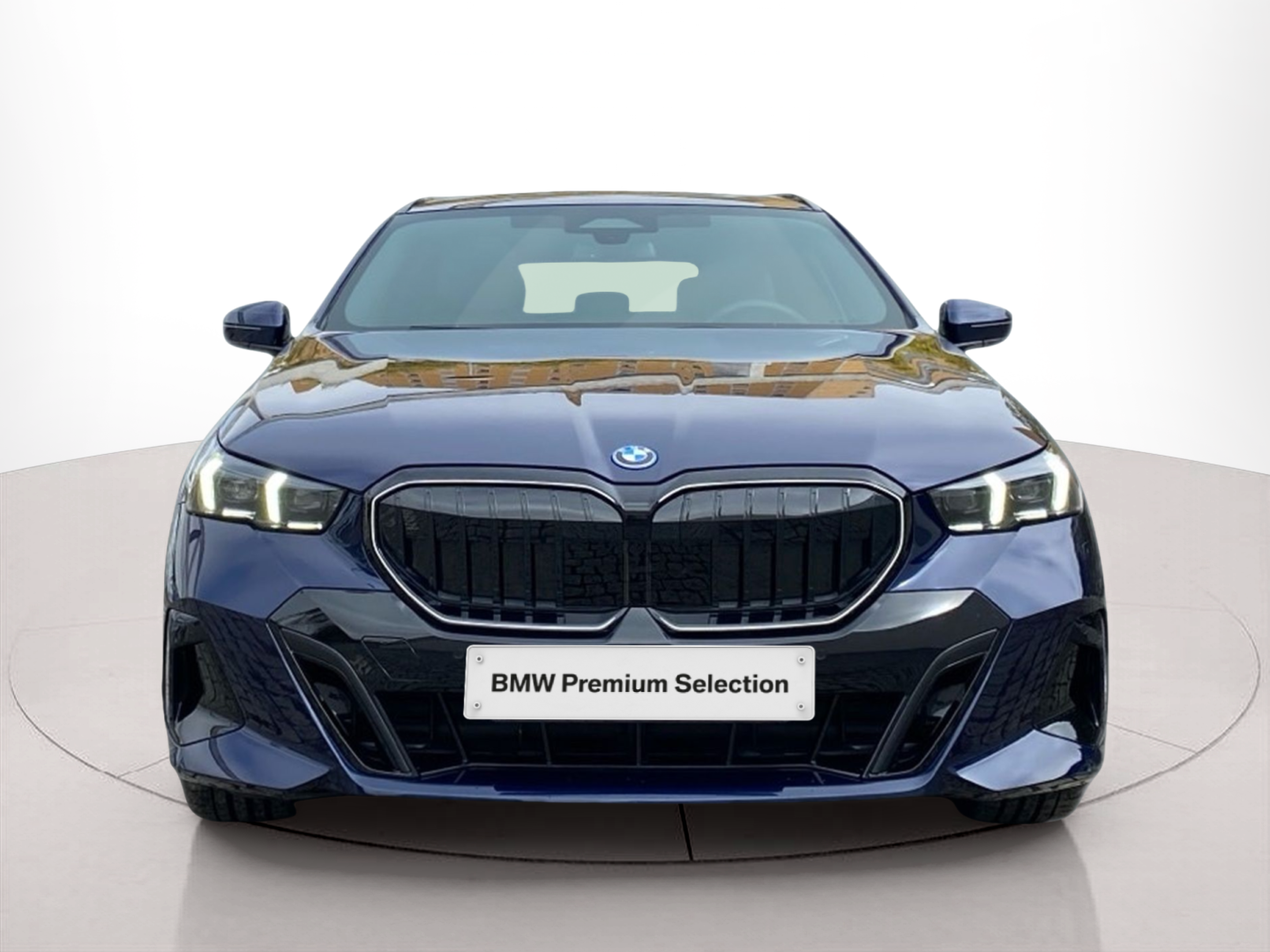 Fotos de BMW Série 5 530e Touring color Azul. Año 2025. 220KW(299CV). Elétrico / Gasolina Híbrido. En concesionario Caetano Baviera Lisboa de Lisboa