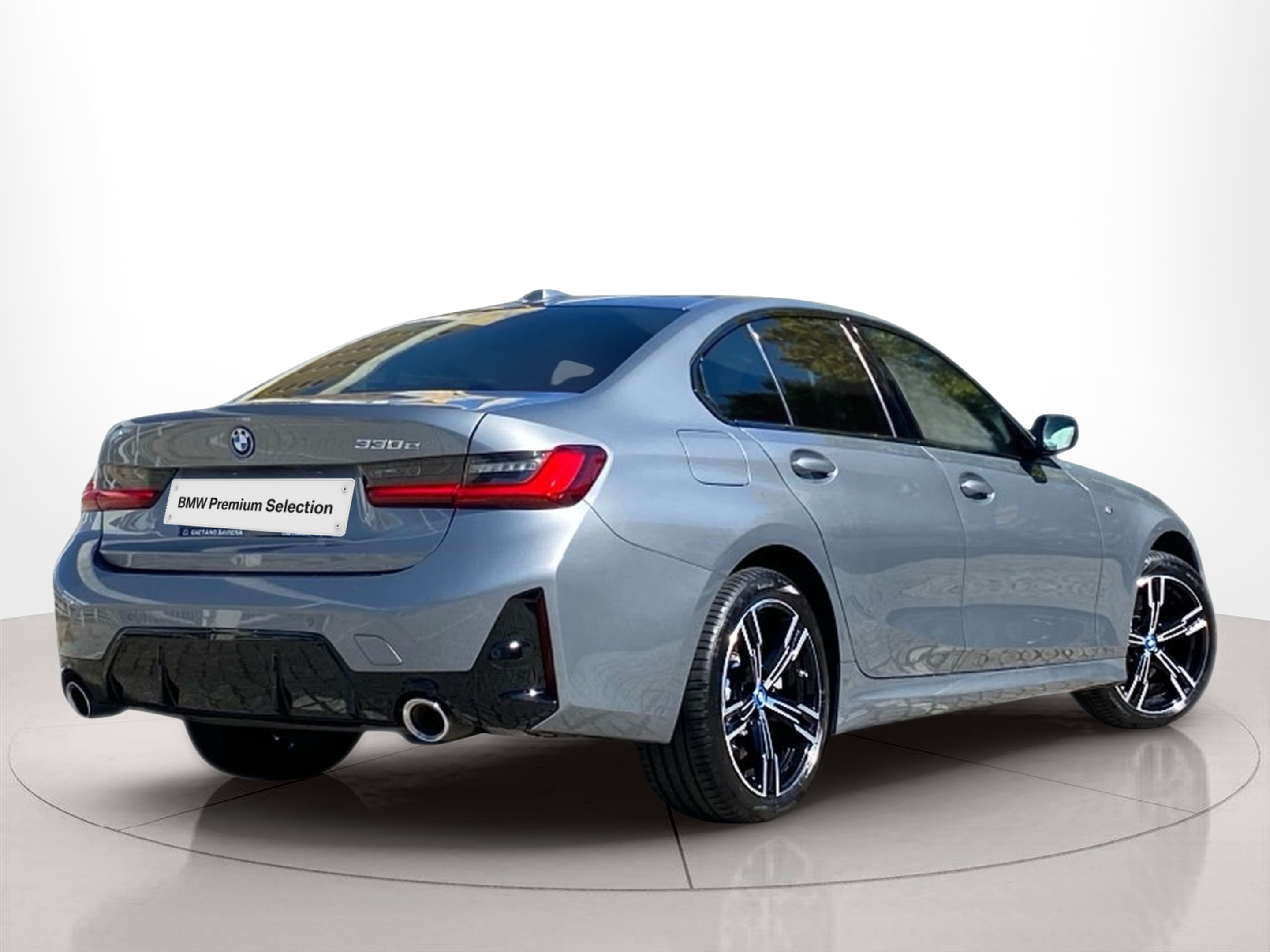 BMW Série 3 330e Berlina color Gris. Año 2024. 215KW(292CV). Elétrico / Gasolina Híbrido. En concesionario Caetano Baviera Lisboa de Lisboa