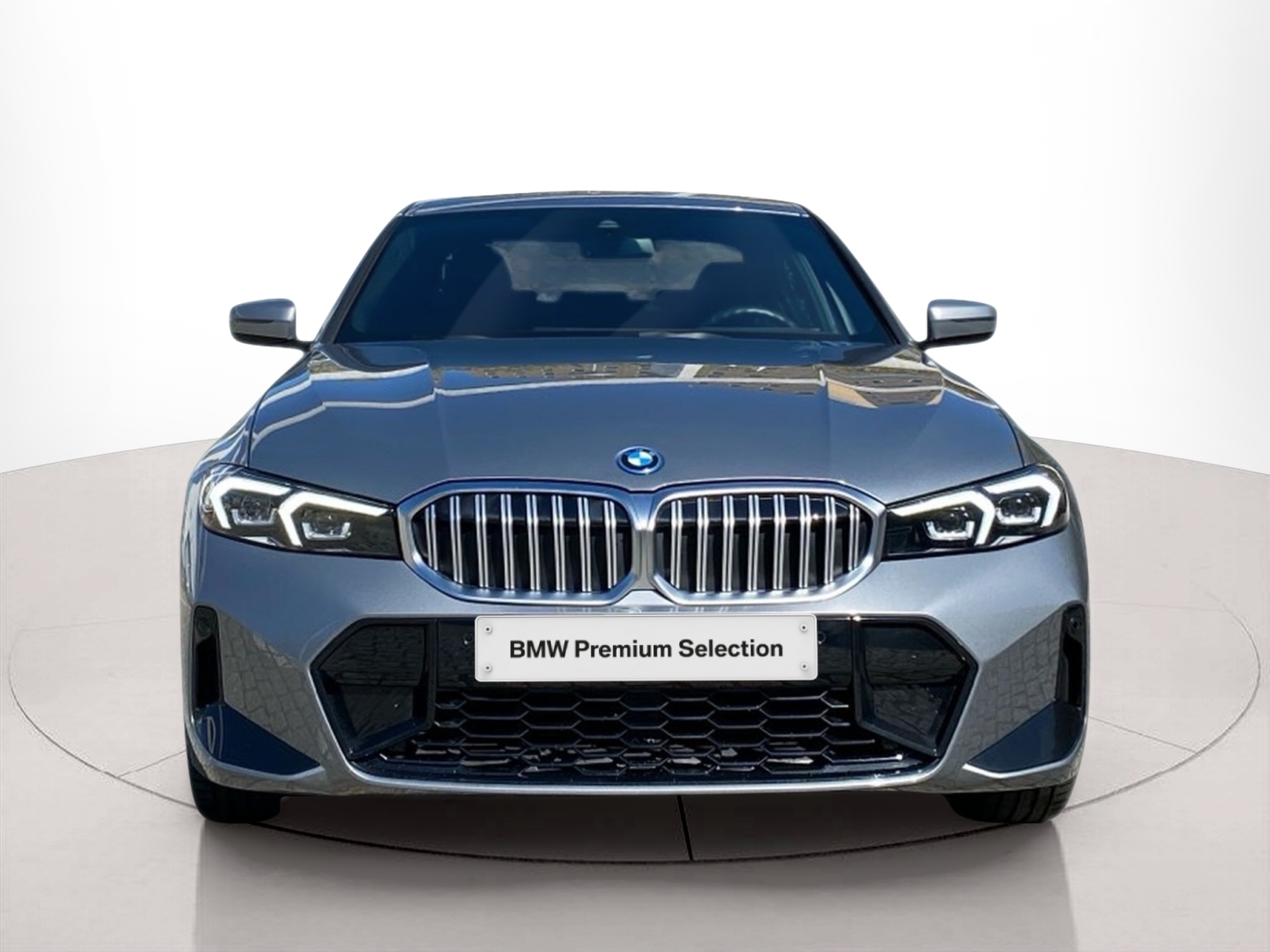 Fotos de BMW Série 3 330e Berlina color Gris. Año 2024. 215KW(292CV). Elétrico / Gasolina Híbrido. En concesionario Caetano Baviera Lisboa de Lisboa