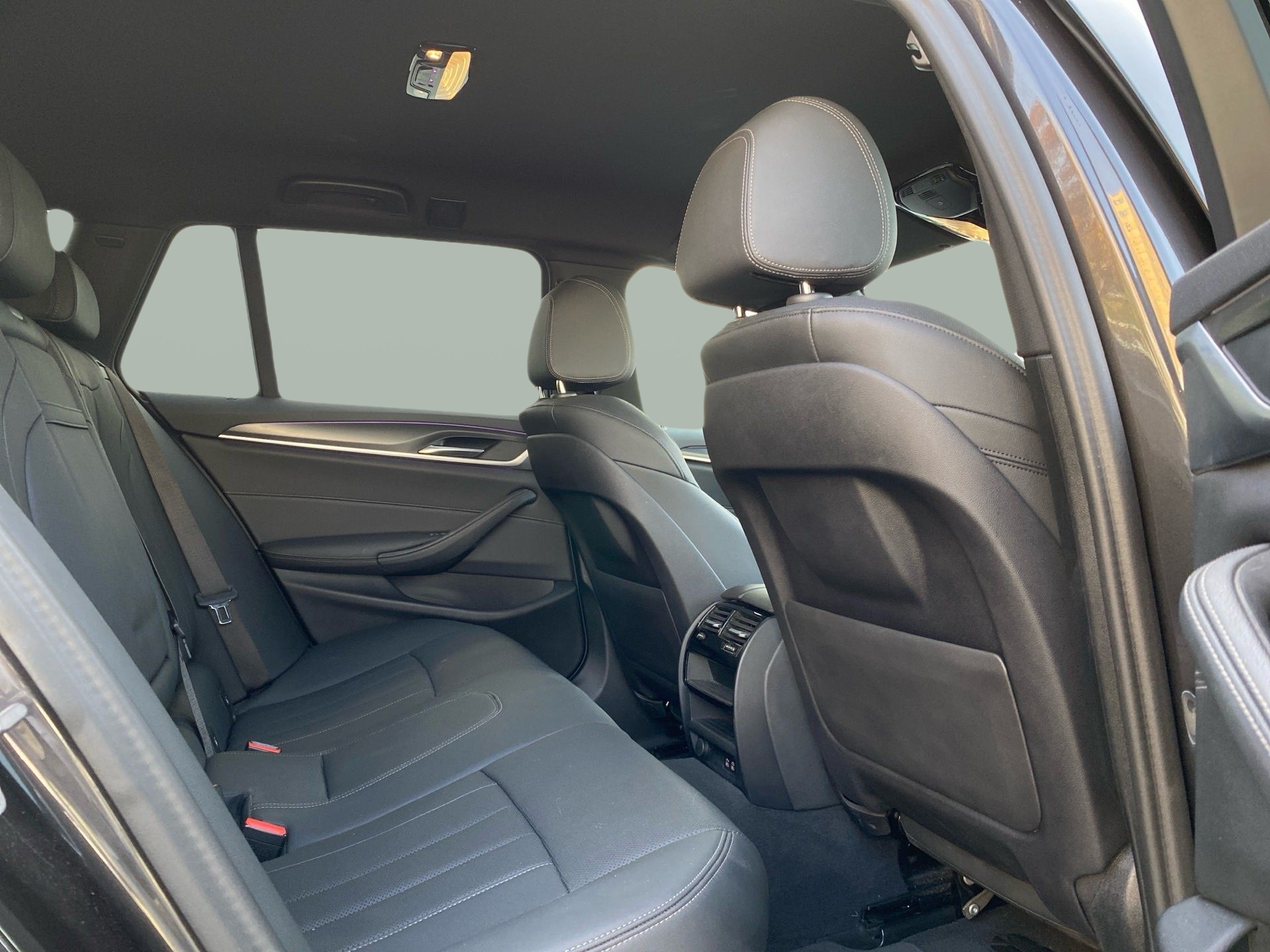 BMW Série 5 520d Touring color Gris. Año 2024. 140KW(190CV). Diesel. En concesionario Caetano Baviera Lisboa de Lisboa