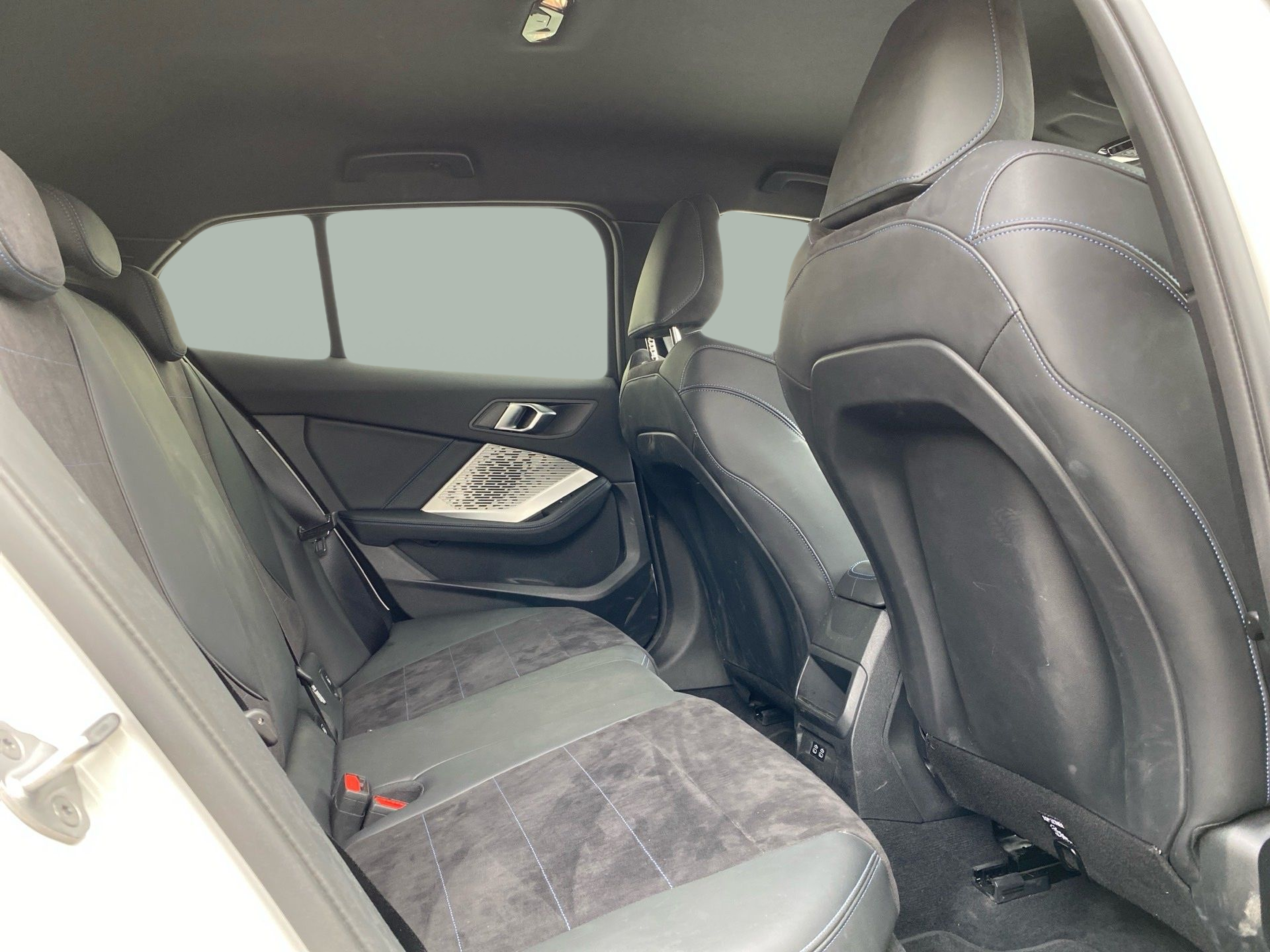 BMW Série 1 116i color Blanco. Año 2025. 90KW(122CV). Gasolina. En concesionario Caetano Baviera Lisboa de Lisboa