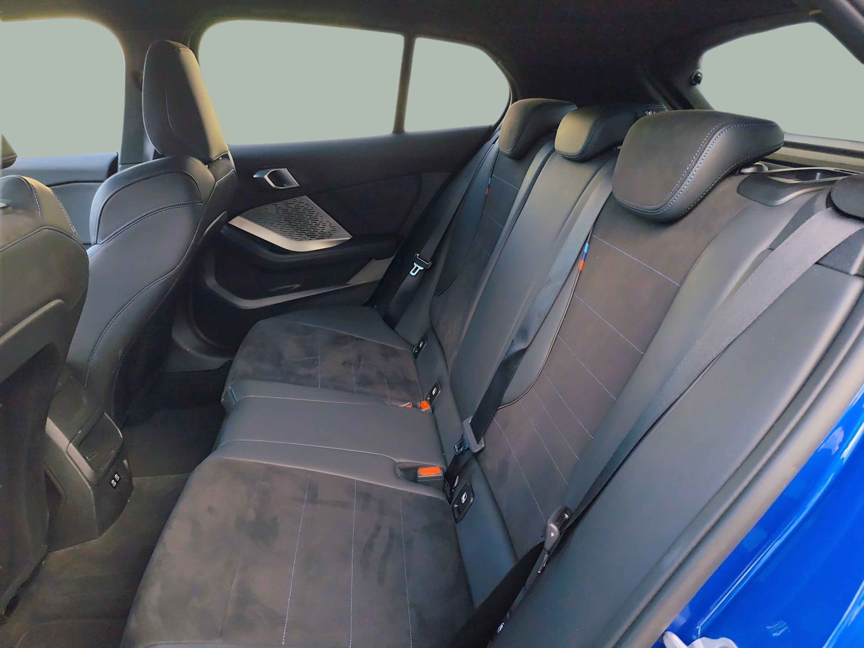 BMW Série 1 116i color Azul. Año 2025. 90KW(122CV). Gasolina. En concesionario Caetano Aveiro de Aveiro