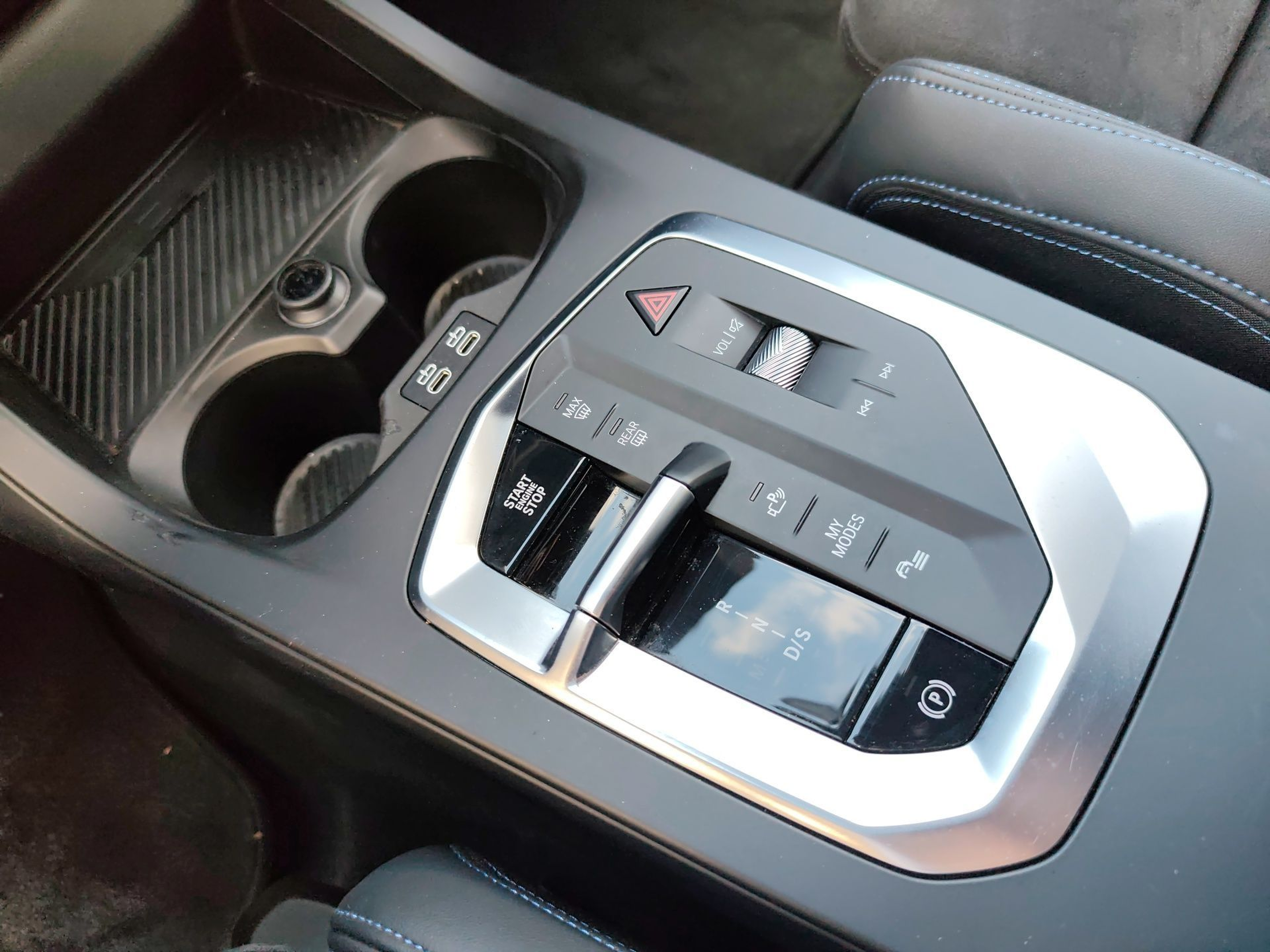 BMW Série 1 116i color Azul. Año 2025. 90KW(122CV). Gasolina. En concesionario Caetano Aveiro de Aveiro