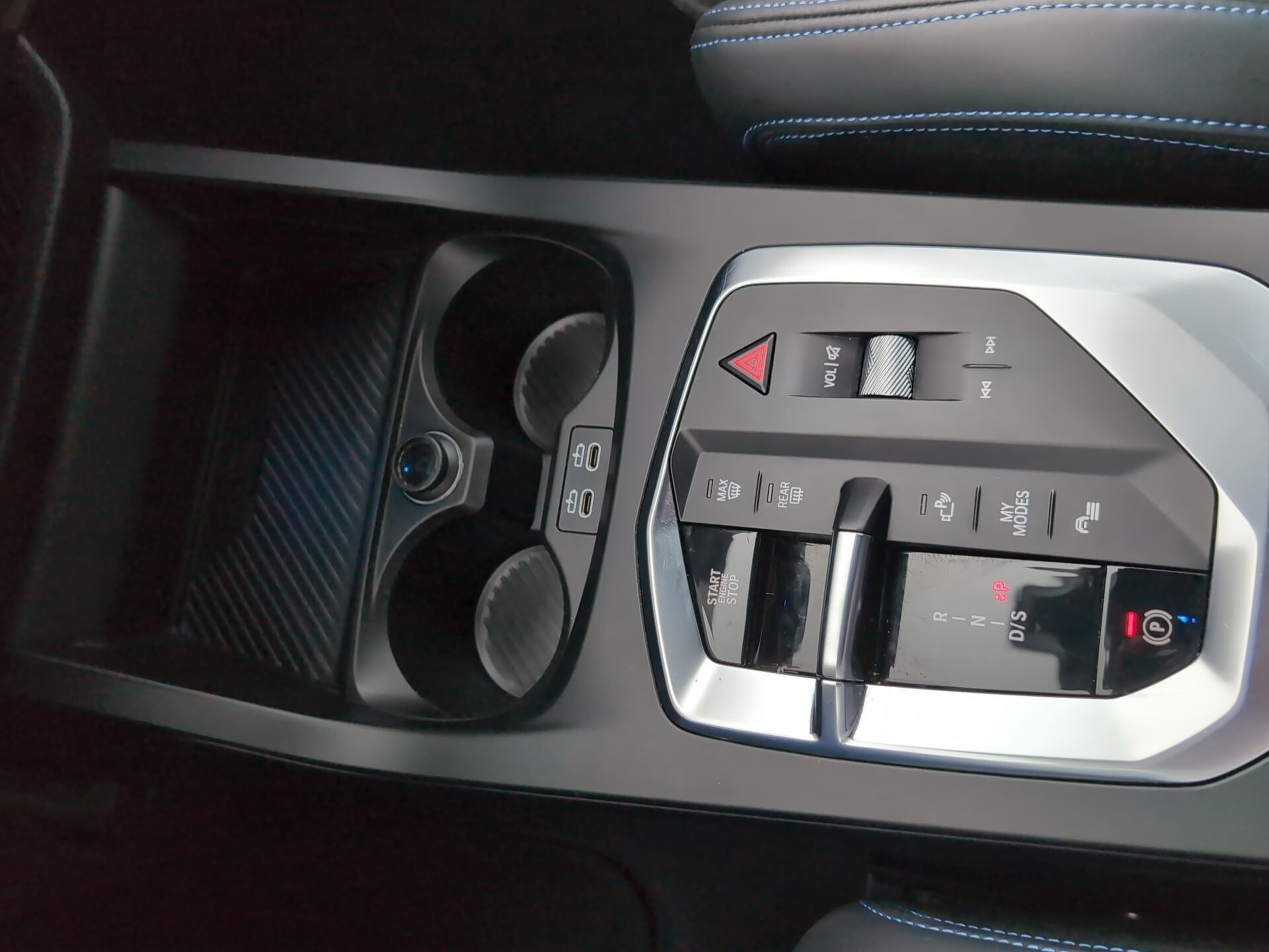 BMW Série 1 116i color Negro. Año 2025. 90KW(122CV). Gasolina. En concesionario Caetano Baviera Aveiro de Aveiro