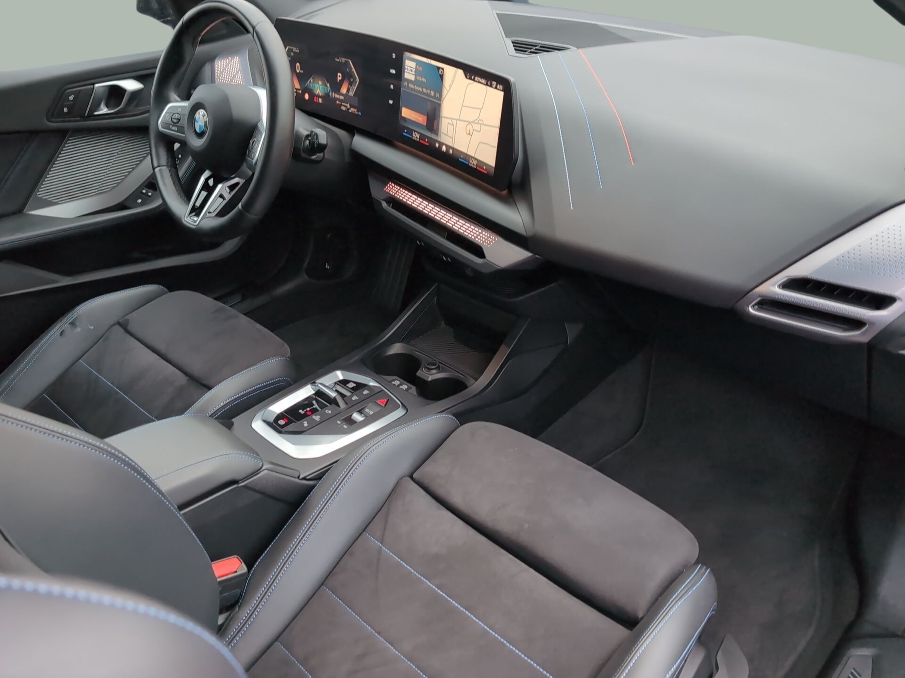 BMW Série 1 116i color Negro. Año 2025. 90KW(122CV). Gasolina. En concesionario Caetano Baviera Aveiro de Aveiro