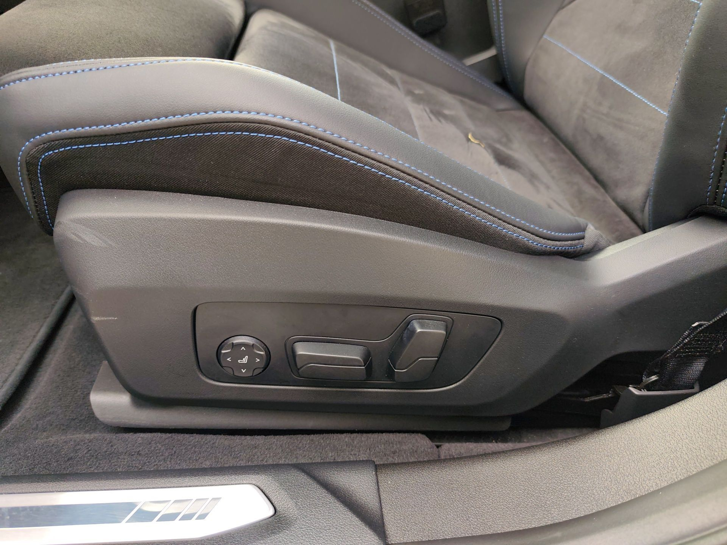 BMW Série 2 220d Gran Coupé color Azul. Año 2024. 125KW(170CV). Gasolina. En concesionario Caetano Aveiro de Aveiro