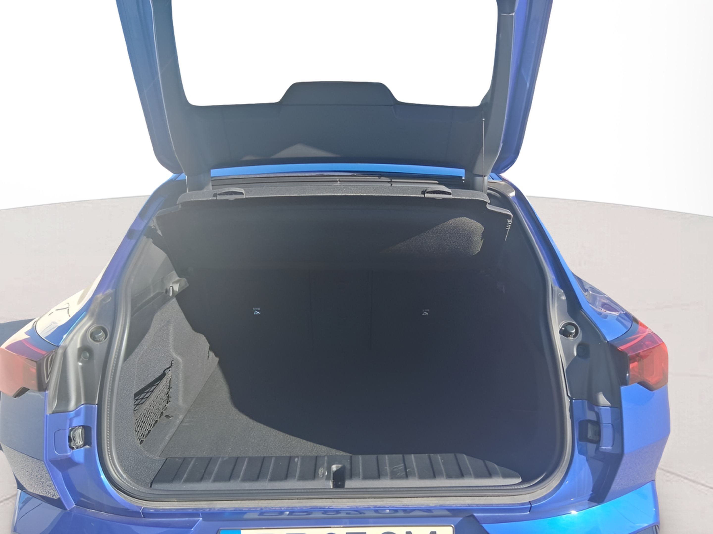 BMW X2 sDrive18d color Azul. Año 2025. 110KW(150CV). Diesel. En concesionario Caetano Portimão de Portimão