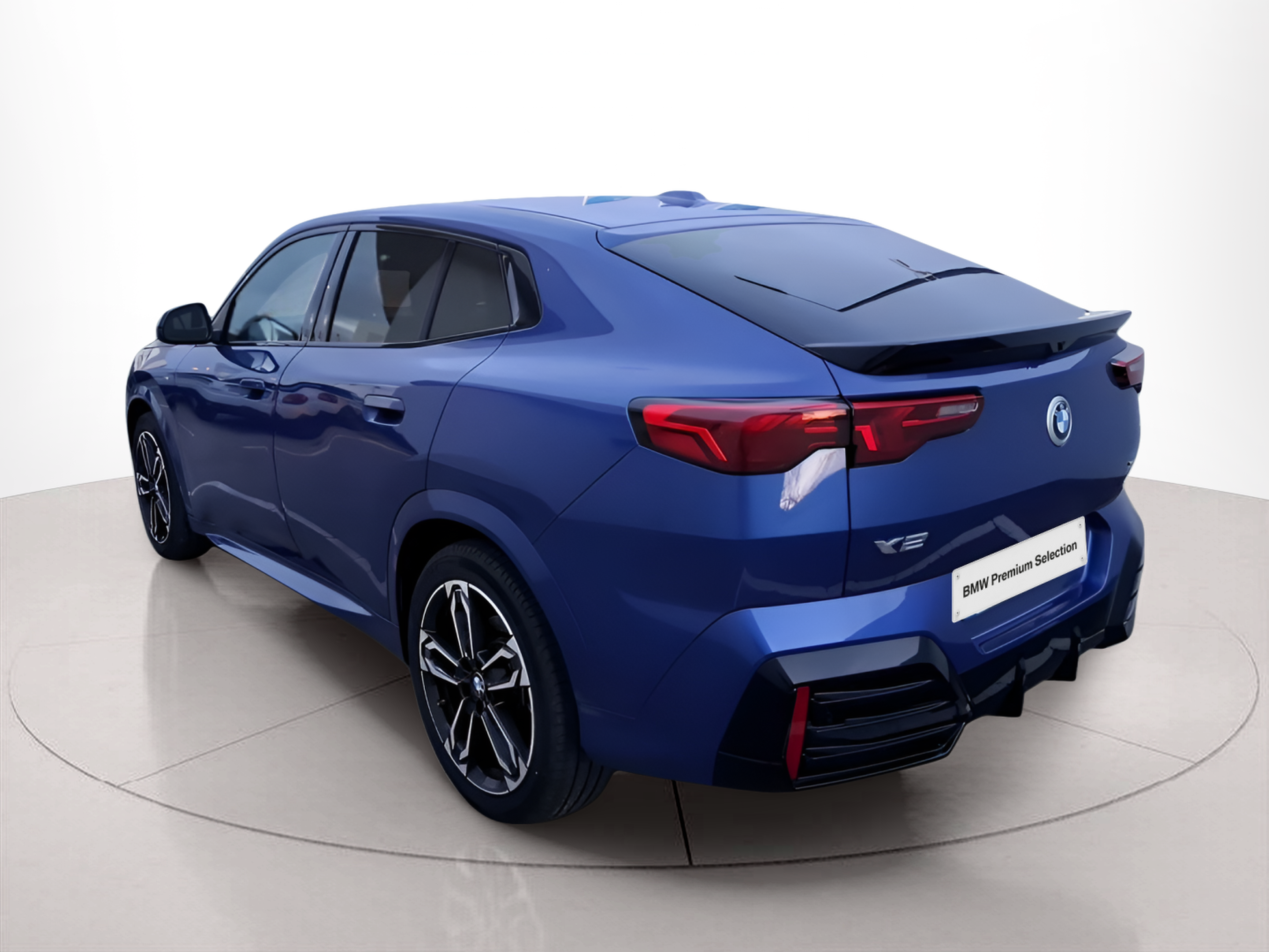 BMW X2 sDrive18d color Azul. Año 2025. 110KW(150CV). Diesel. En concesionario Caetano Portimão de Portimão