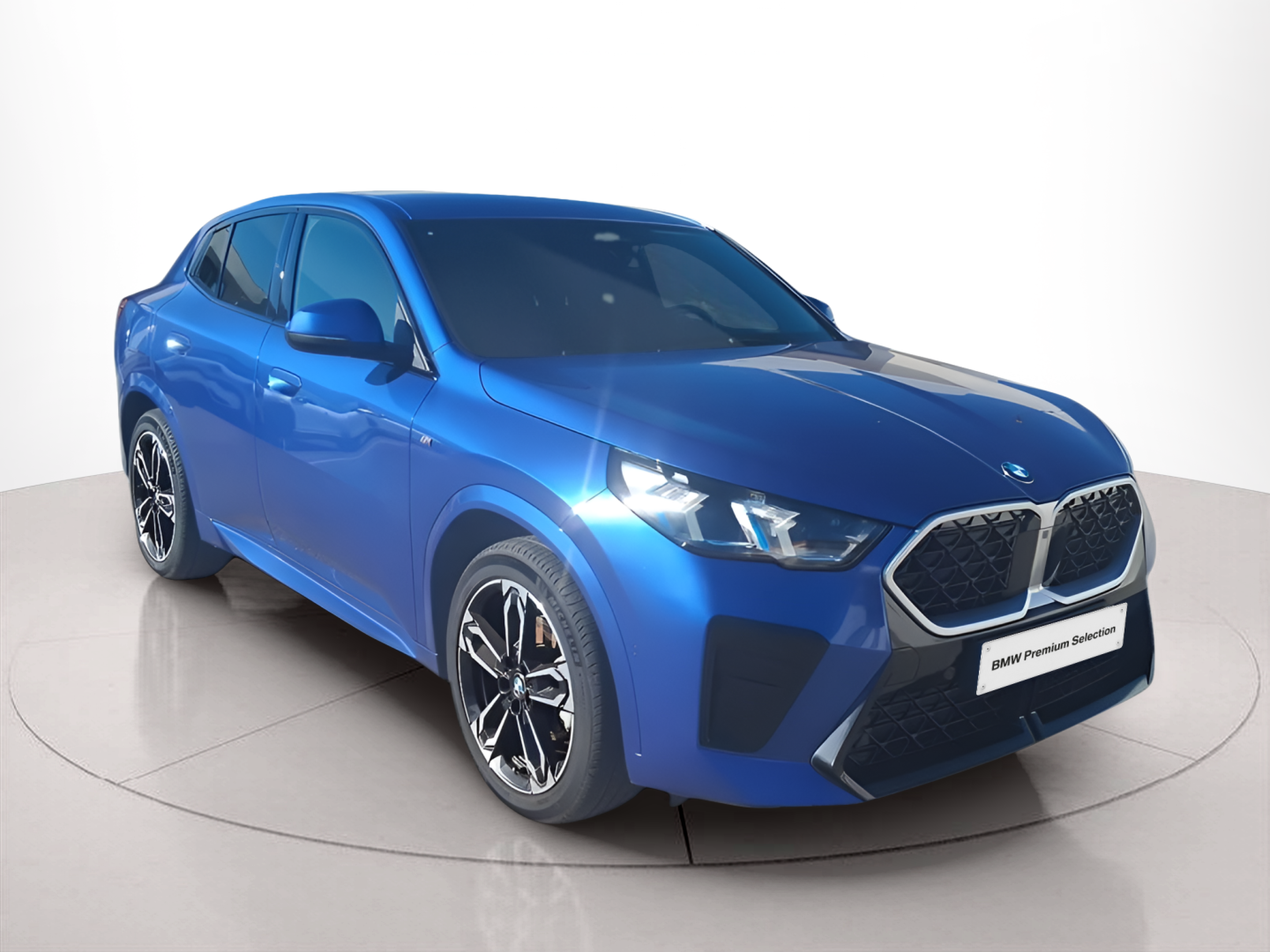 BMW X2 sDrive18d color Azul. Año 2025. 110KW(150CV). Diesel. En concesionario Caetano Portimão de Portimão