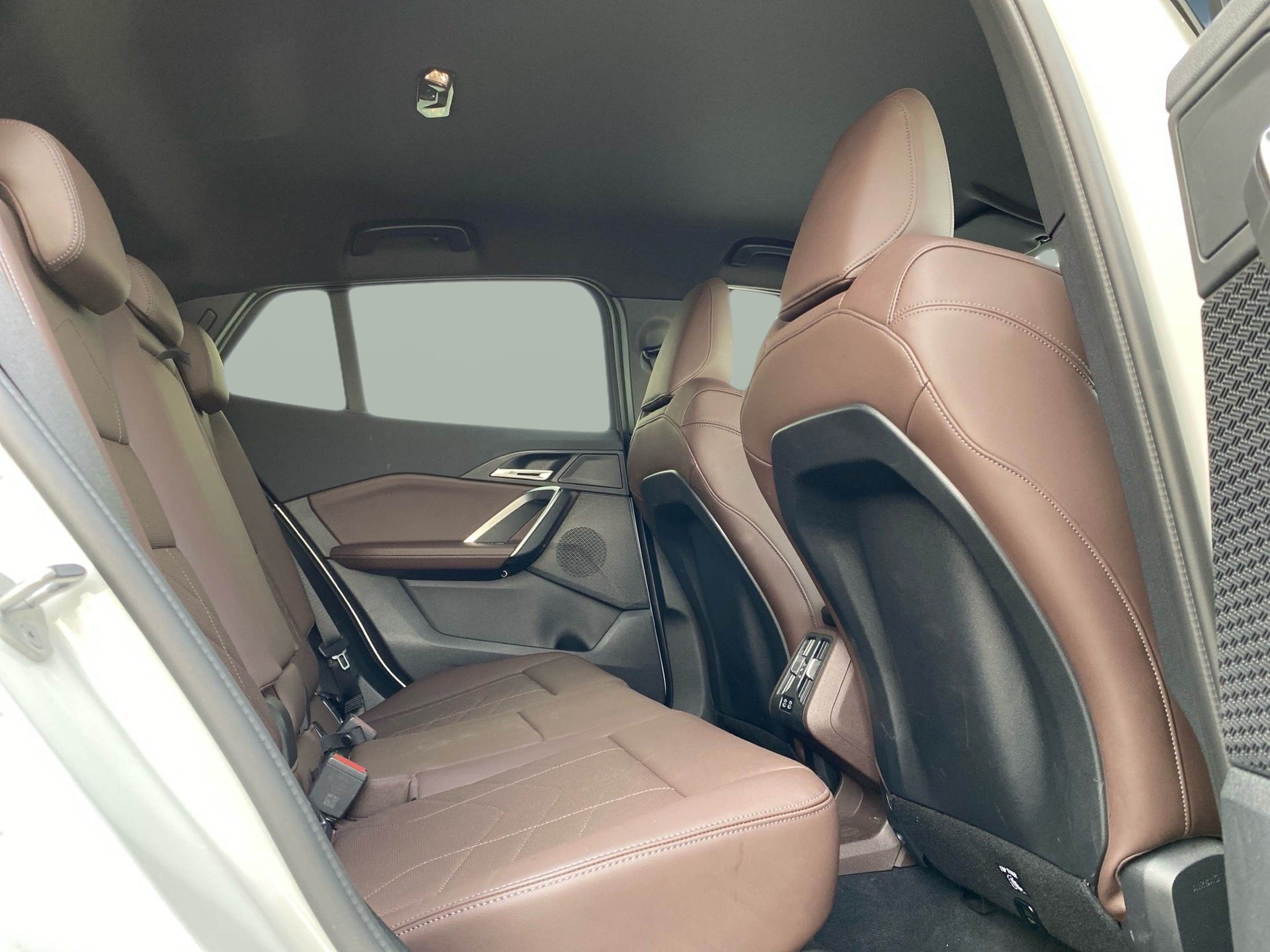 BMW X2 sDrive18d color Blanco. Año 2025. 110KW(150CV). Diesel. En concesionario Caetano Lisboa de Lisboa