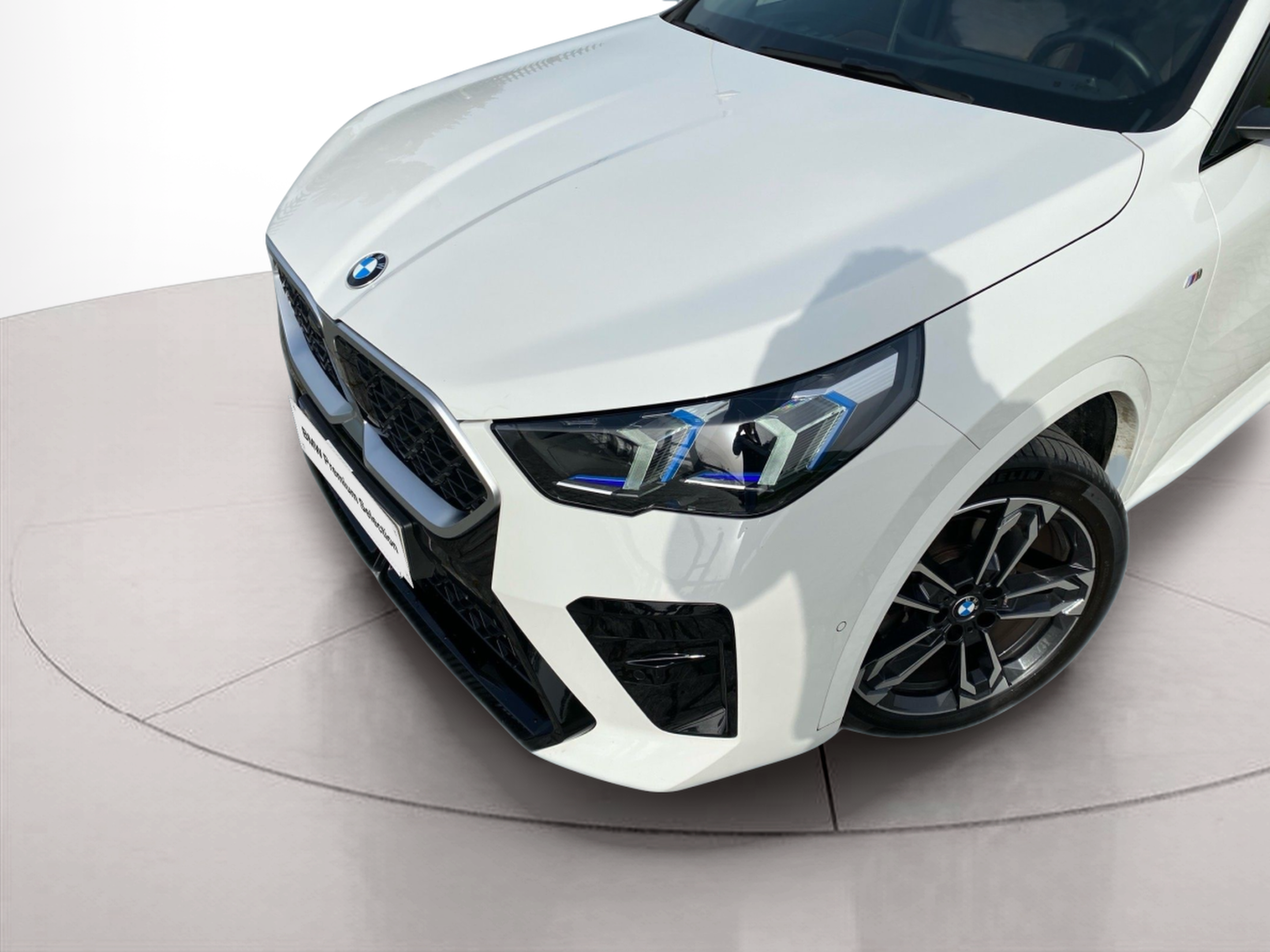 BMW X2 sDrive18d color Blanco. Año 2025. 110KW(150CV). Diesel. En concesionario Caetano Lisboa de Lisboa