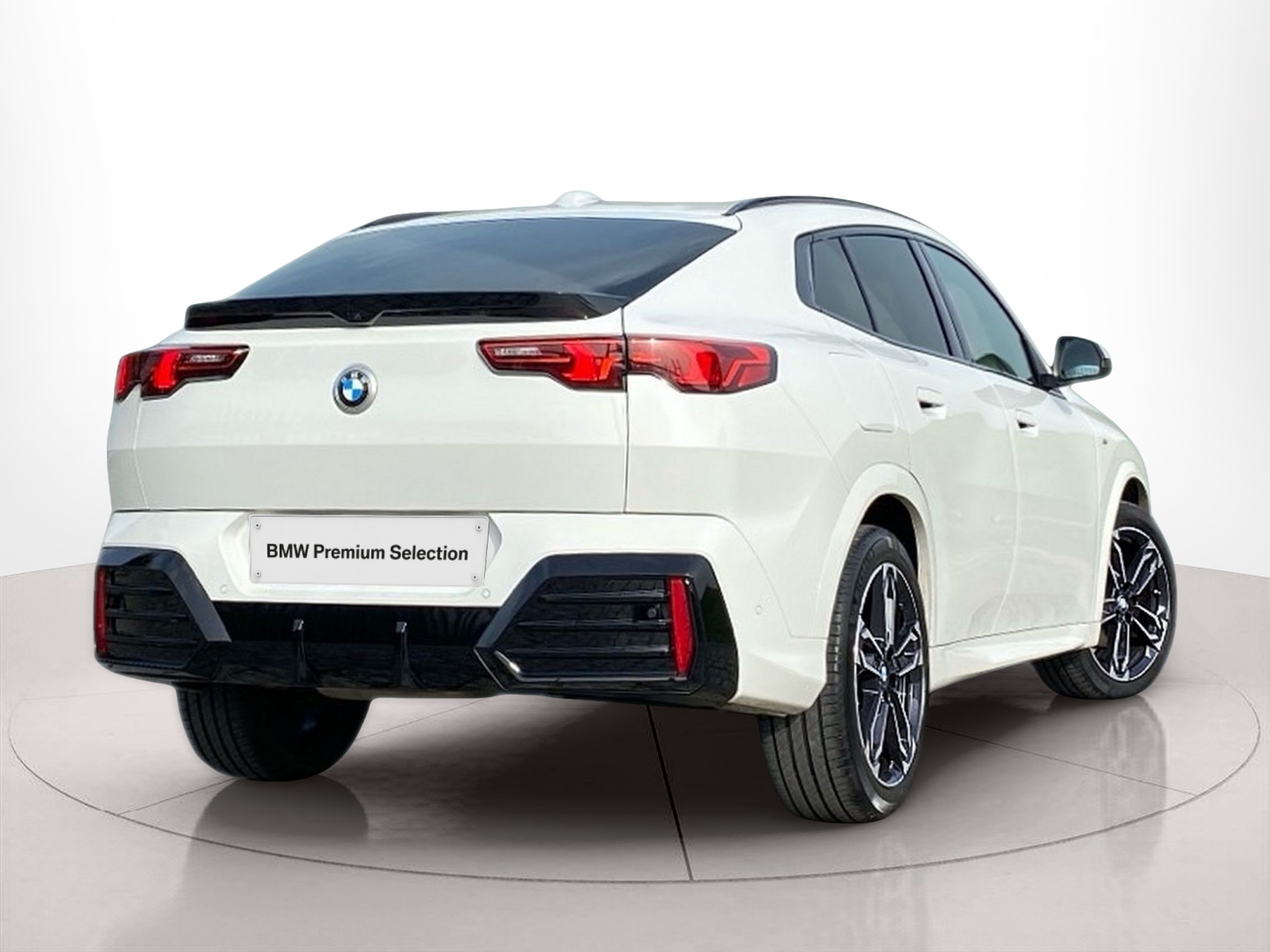 BMW X2 sDrive18d color Blanco. Año 2025. 110KW(150CV). Diesel. En concesionario Caetano Lisboa de Lisboa