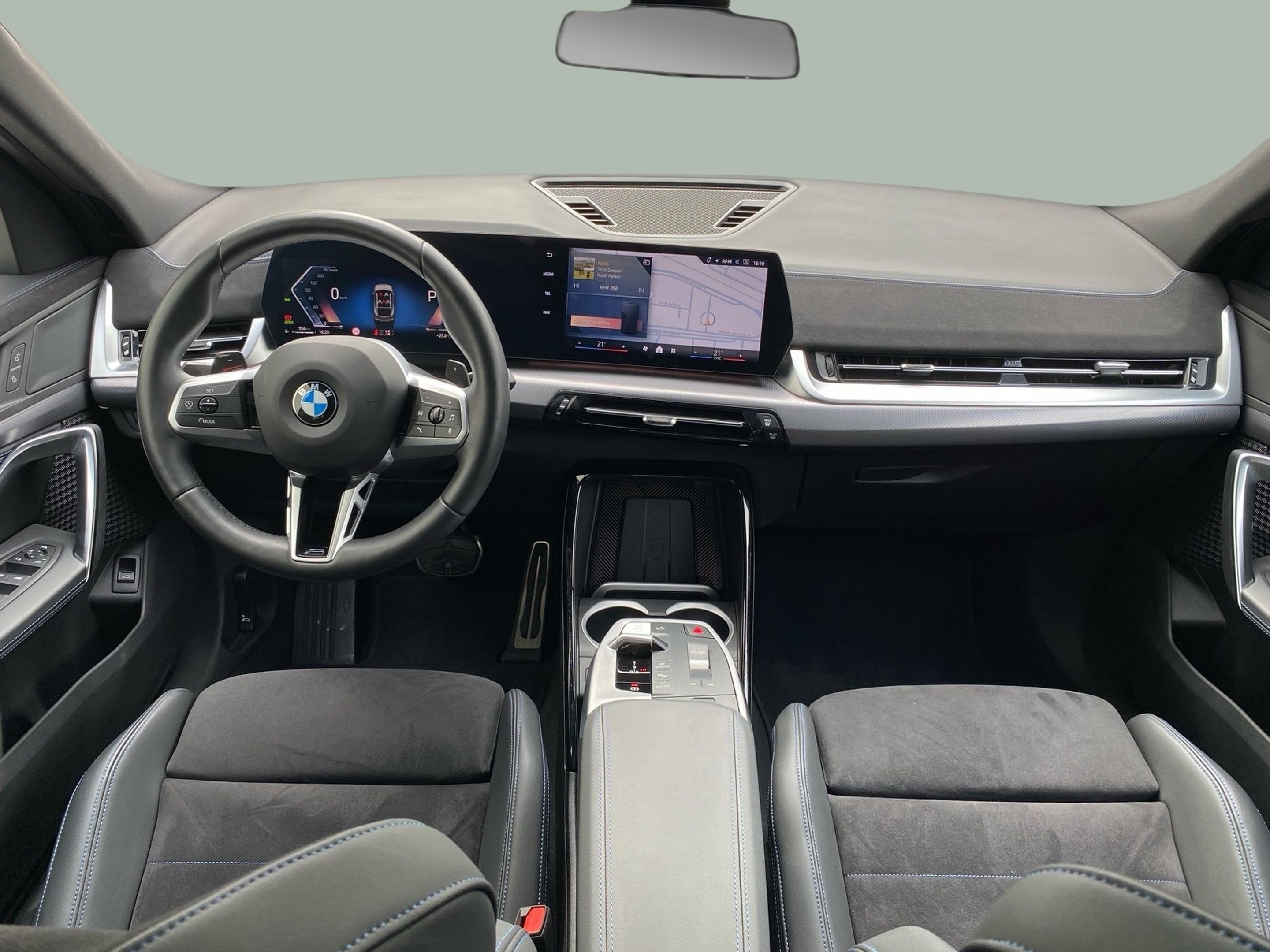 BMW X2 sDrive18d color Gris. Año 2025. 110KW(150CV). Diesel. En concesionario Caetano Baviera Lisboa de Lisboa