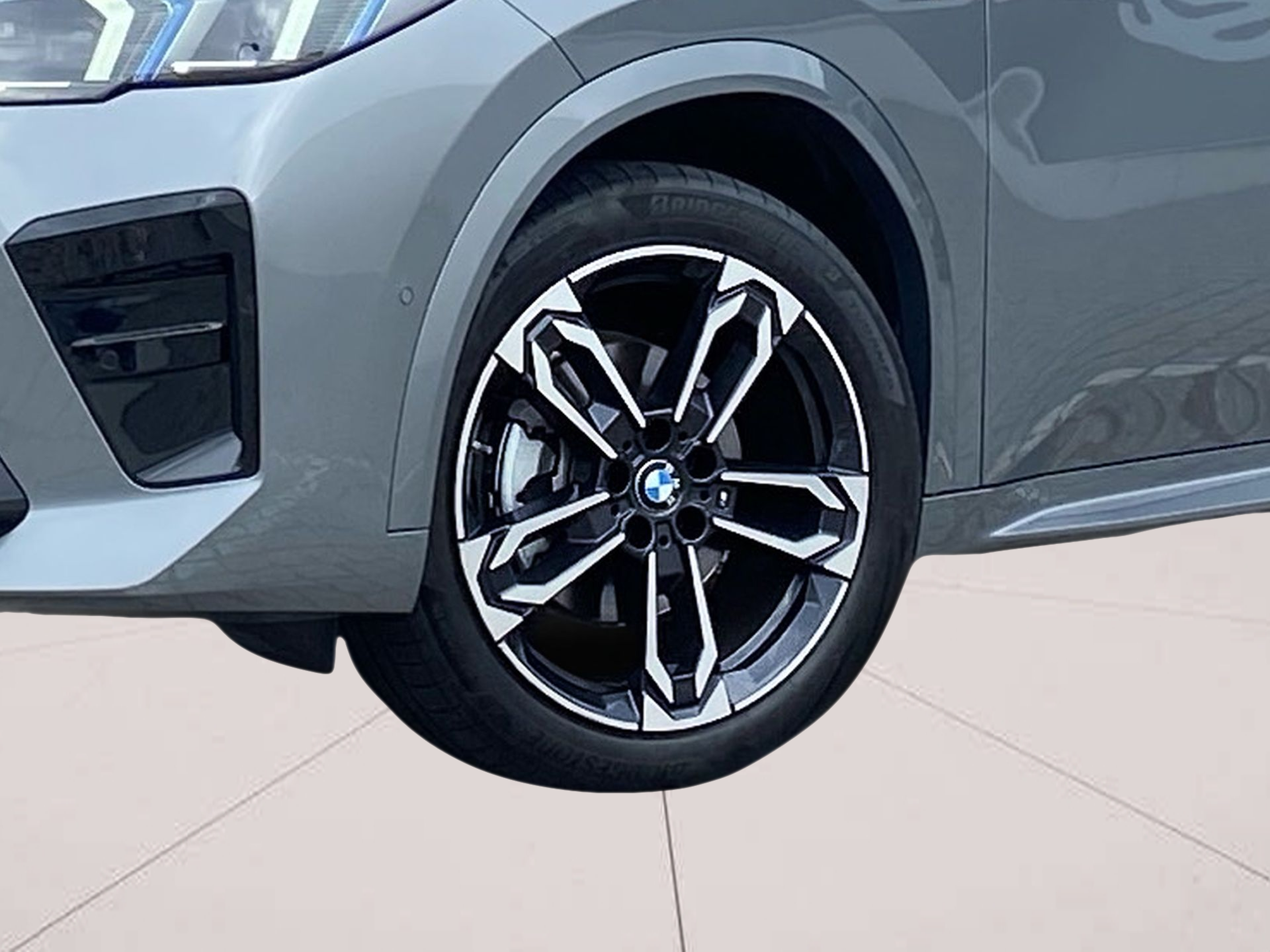 BMW X2 sDrive18d color Gris. Año 2025. 110KW(150CV). Diesel. En concesionario Caetano Lisboa de Lisboa