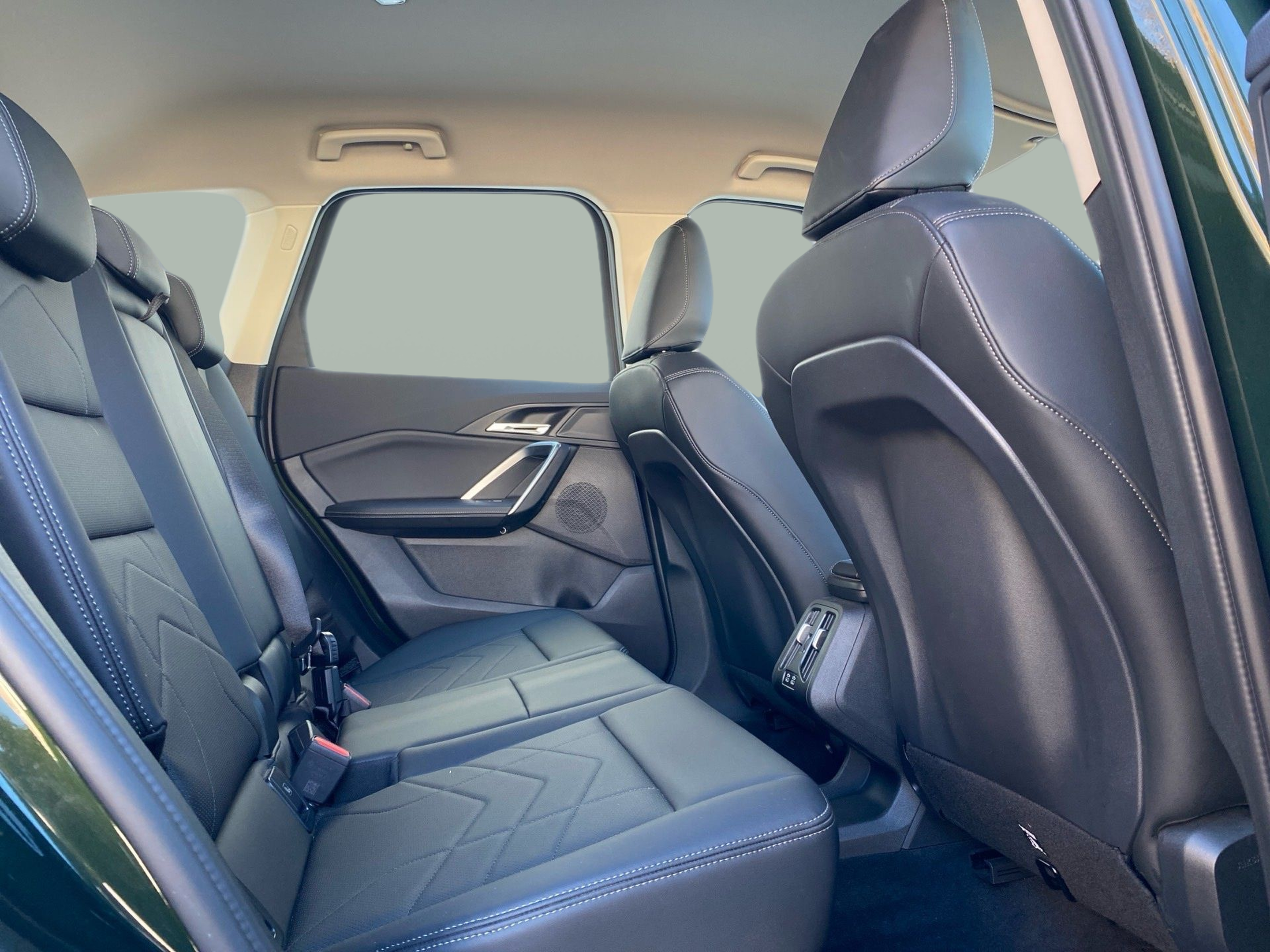 BMW X1 sDrive20d color Verde. Año 2024. 120KW(163CV). Diesel. En concesionario Caetano Lisboa de Lisboa