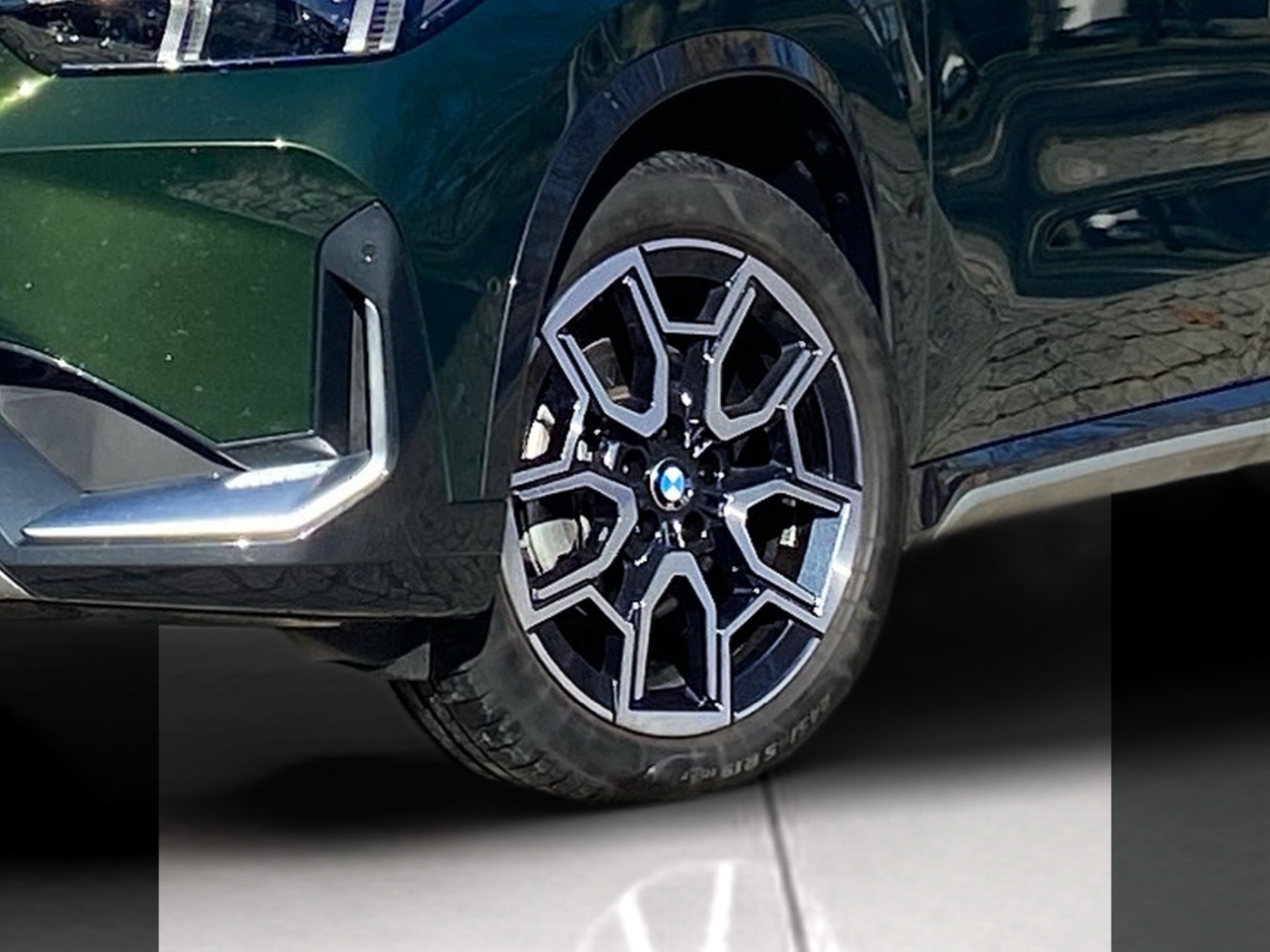 BMW X1 sDrive20d color Verde. Año 2024. 120KW(163CV). Diesel. En concesionario Caetano Cascais de Cascais