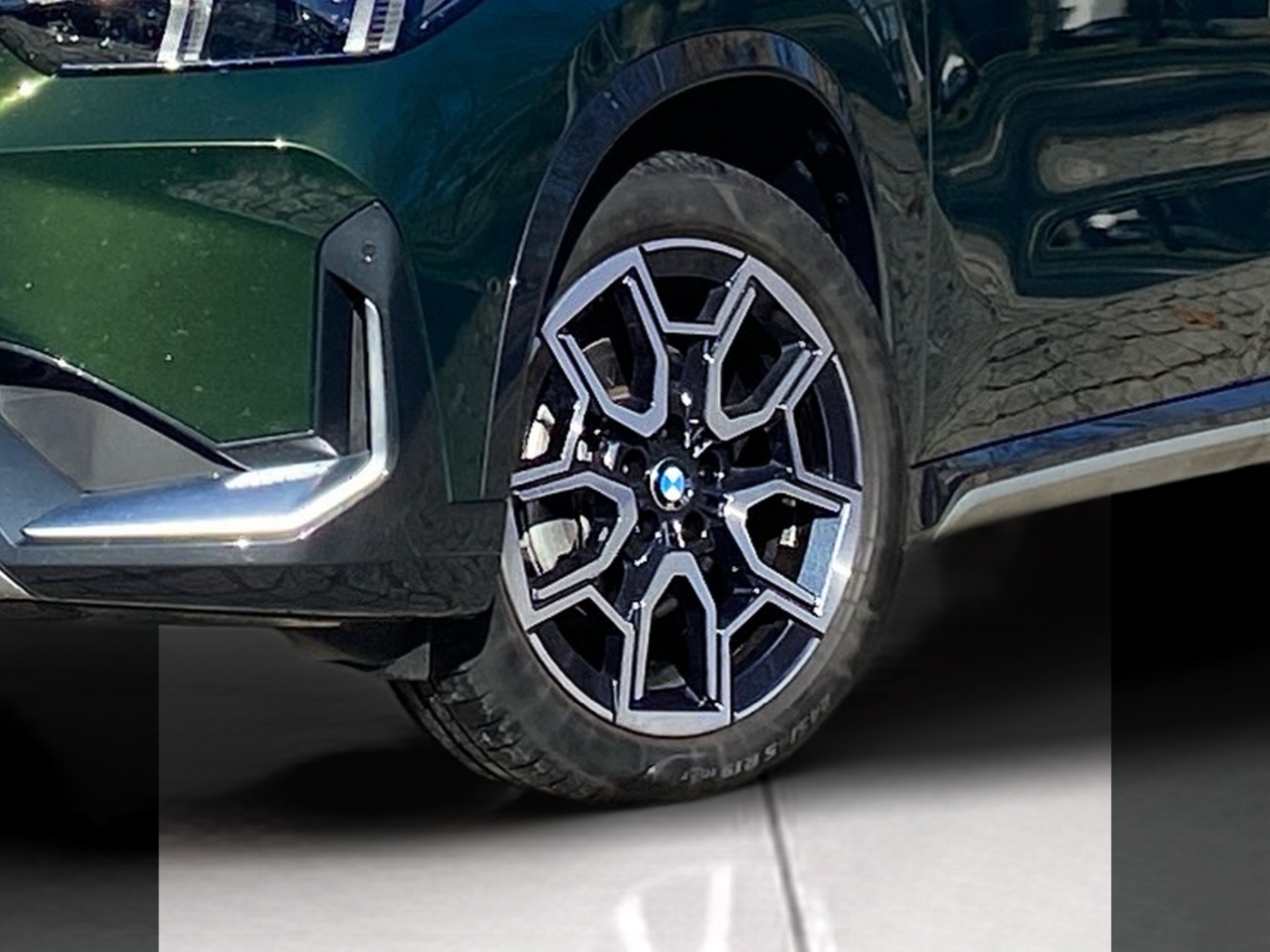 BMW X1 sDrive20d color Verde. Año 2024. 120KW(163CV). Diesel. En concesionario Caetano Lisboa de Lisboa