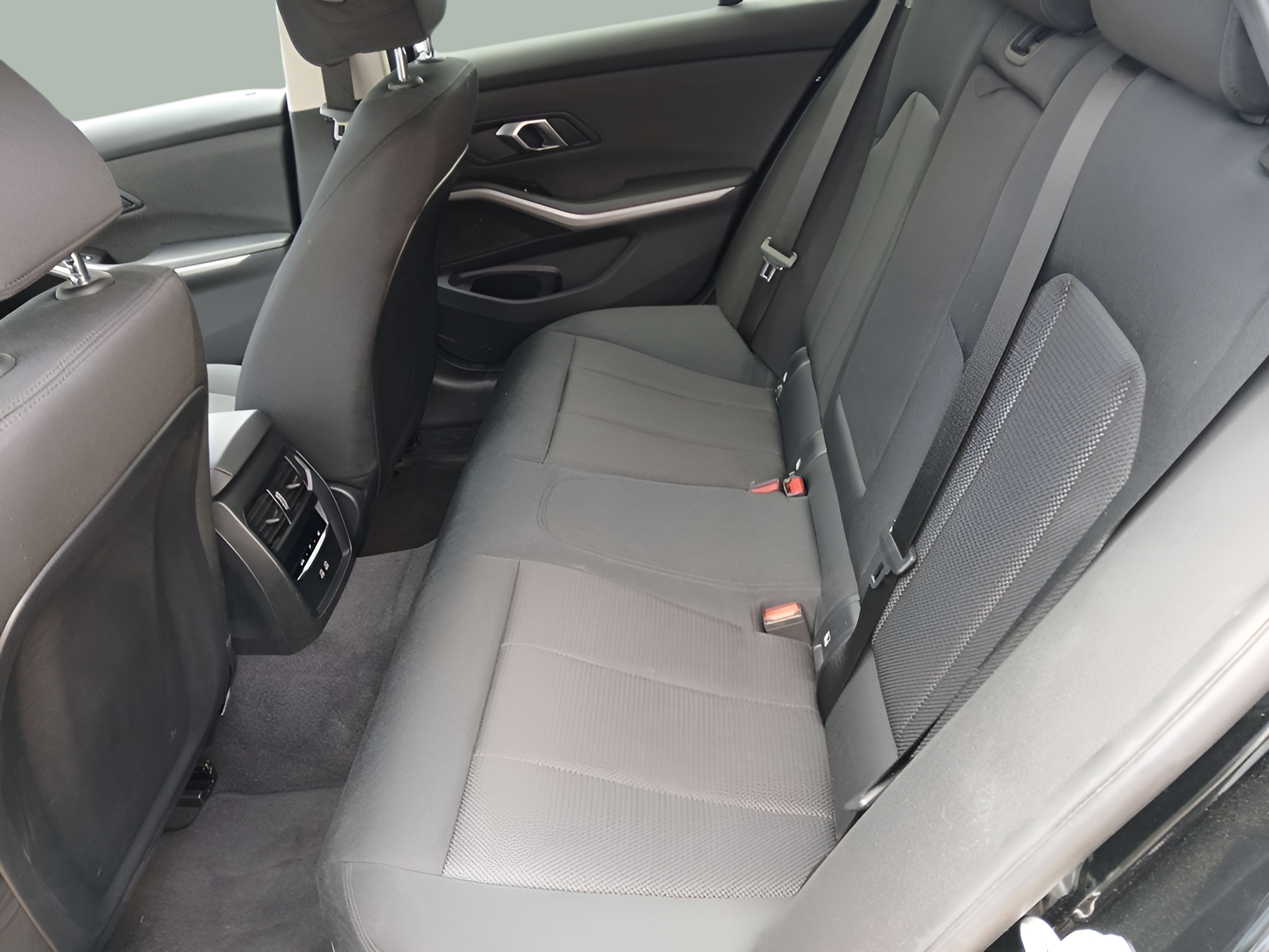 BMW Série 3 320e Touring color Negro. Año 2024. 150KW(204CV). Elétrico / Gasolina Híbrido. En concesionario Caetano Baviera Faro de Faro