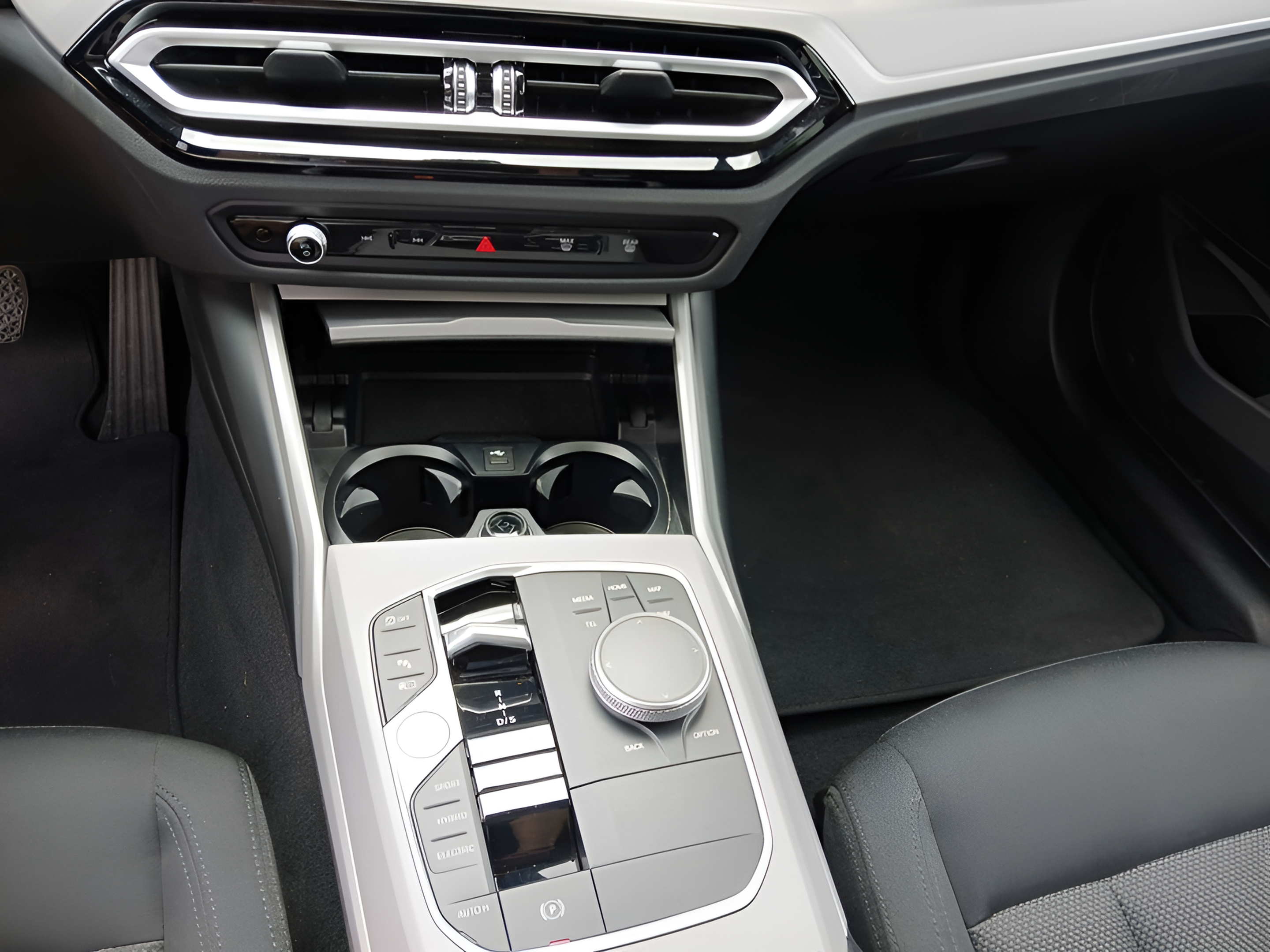 BMW Série 3 320e Touring color Negro. Año 2024. 150KW(204CV). Elétrico / Gasolina Híbrido. En concesionario Caetano Baviera Faro de Faro