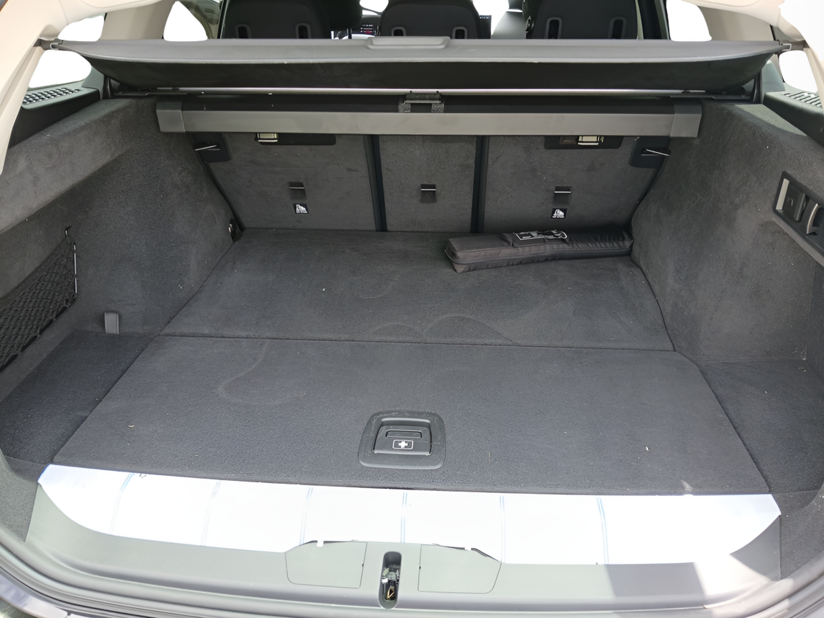 BMW Série 3 320e Touring color Negro. Año 2024. 150KW(204CV). Elétrico / Gasolina Híbrido. En concesionario Caetano Baviera Faro de Faro