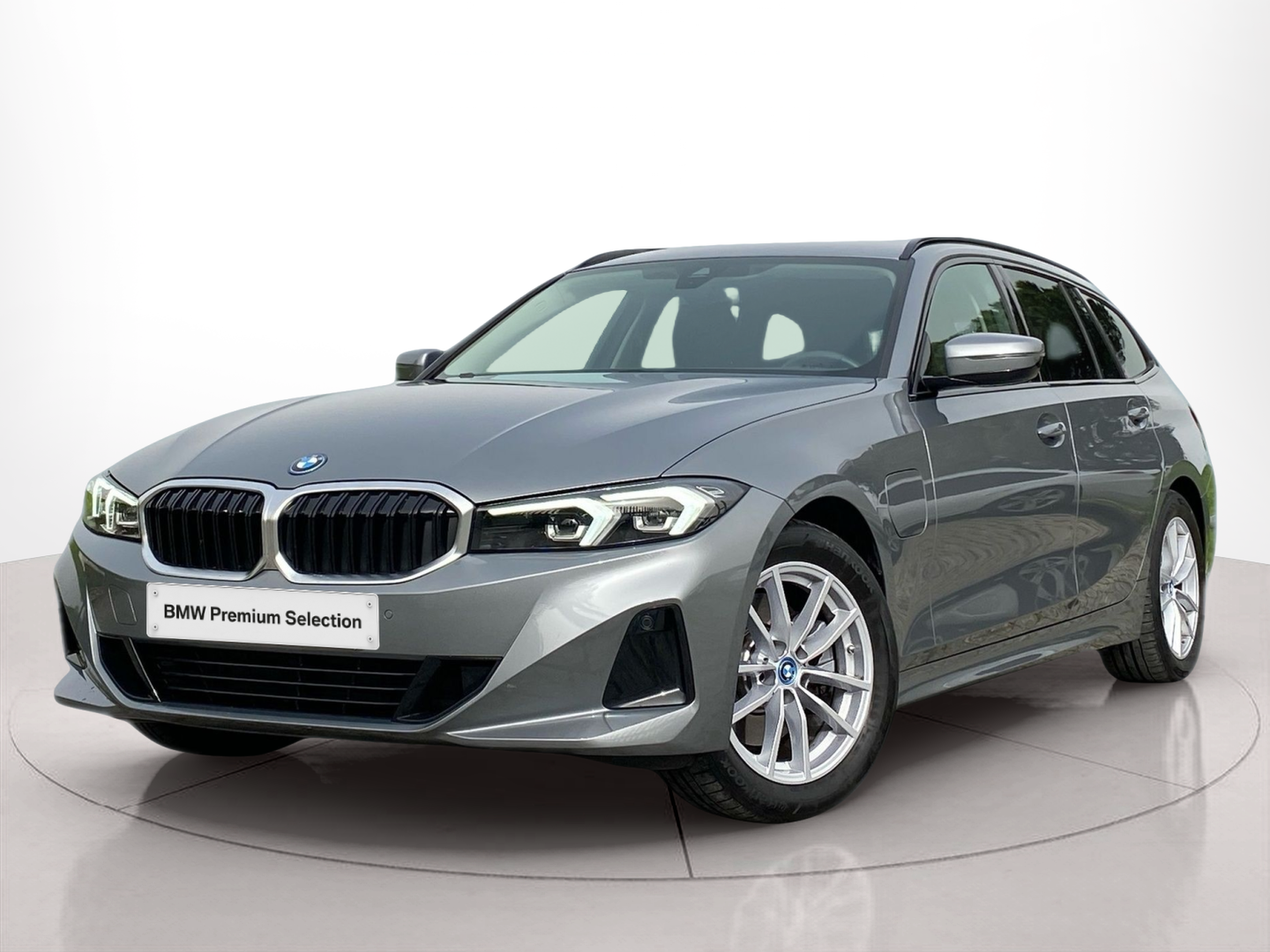 Fotos de BMW Série 3 320e Touring color Gris. Año 2025. 150KW(204CV). Elétrico / Gasolina Híbrido. En concesionario Caetano Cascais de Cascais