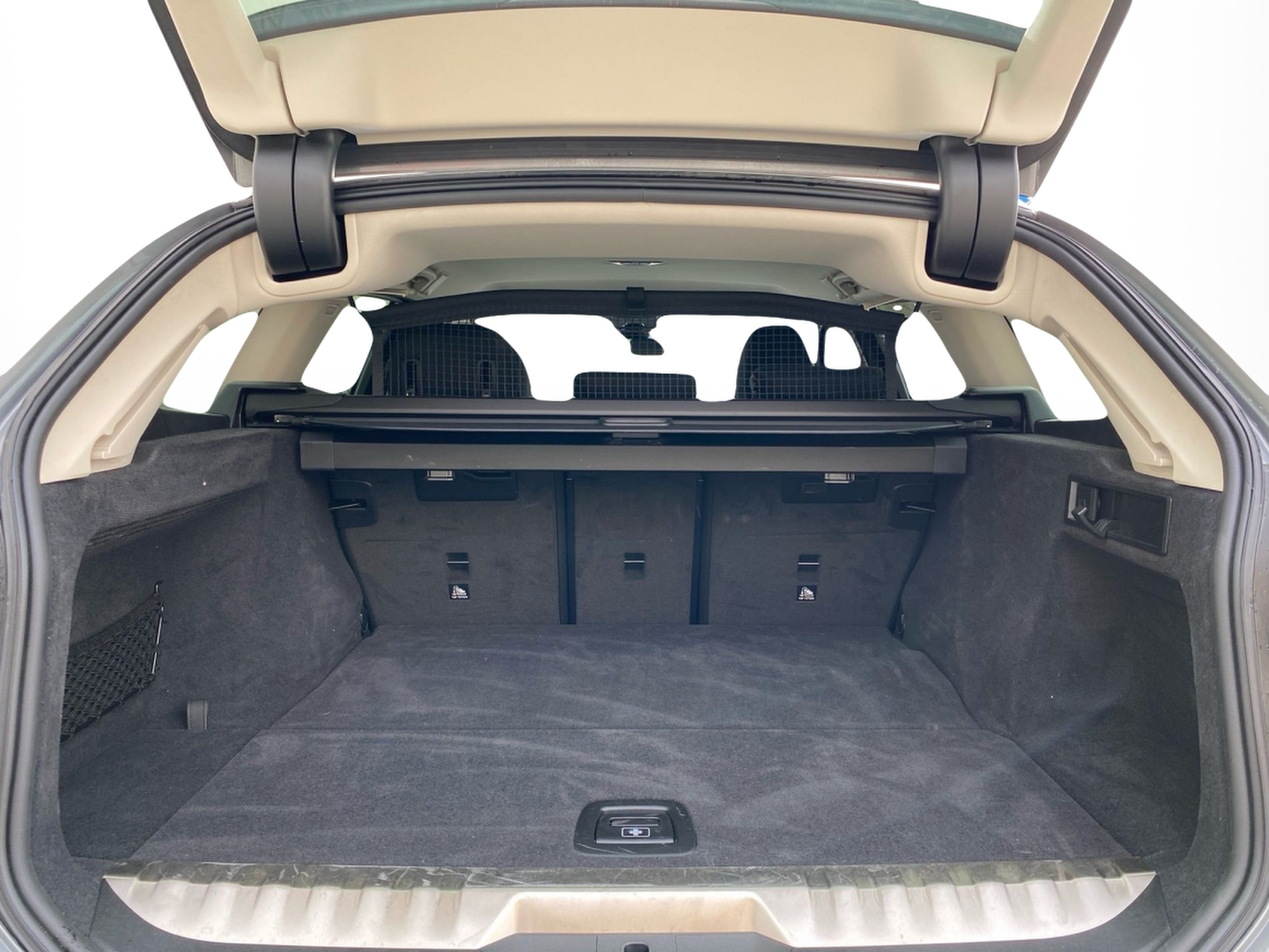 BMW Série 3 320e Touring color Gris. Año 2025. 150KW(204CV). Elétrico / Gasolina Híbrido. En concesionario Caetano Cascais de Cascais