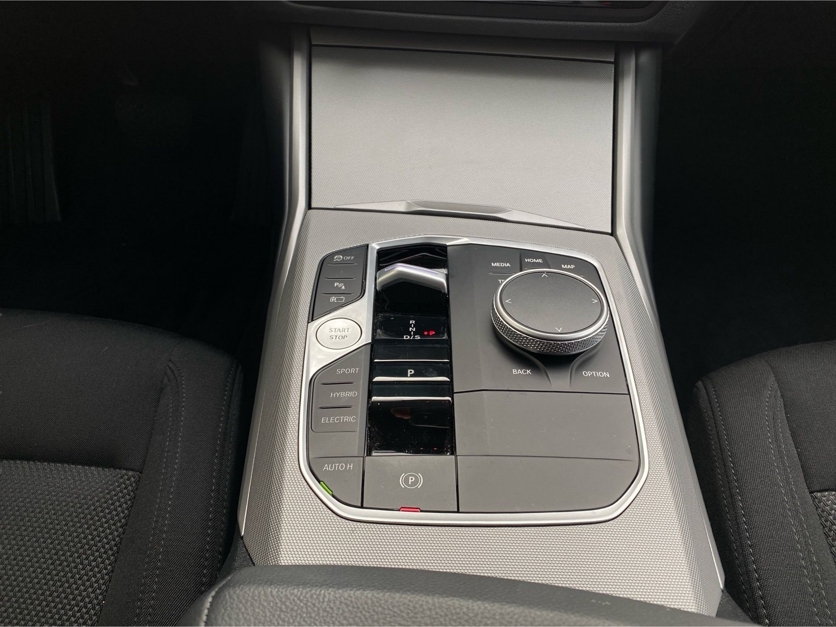 BMW Série 3 320e Touring color Gris. Año 2025. 150KW(204CV). Elétrico / Gasolina Híbrido. En concesionario Caetano Cascais de Cascais