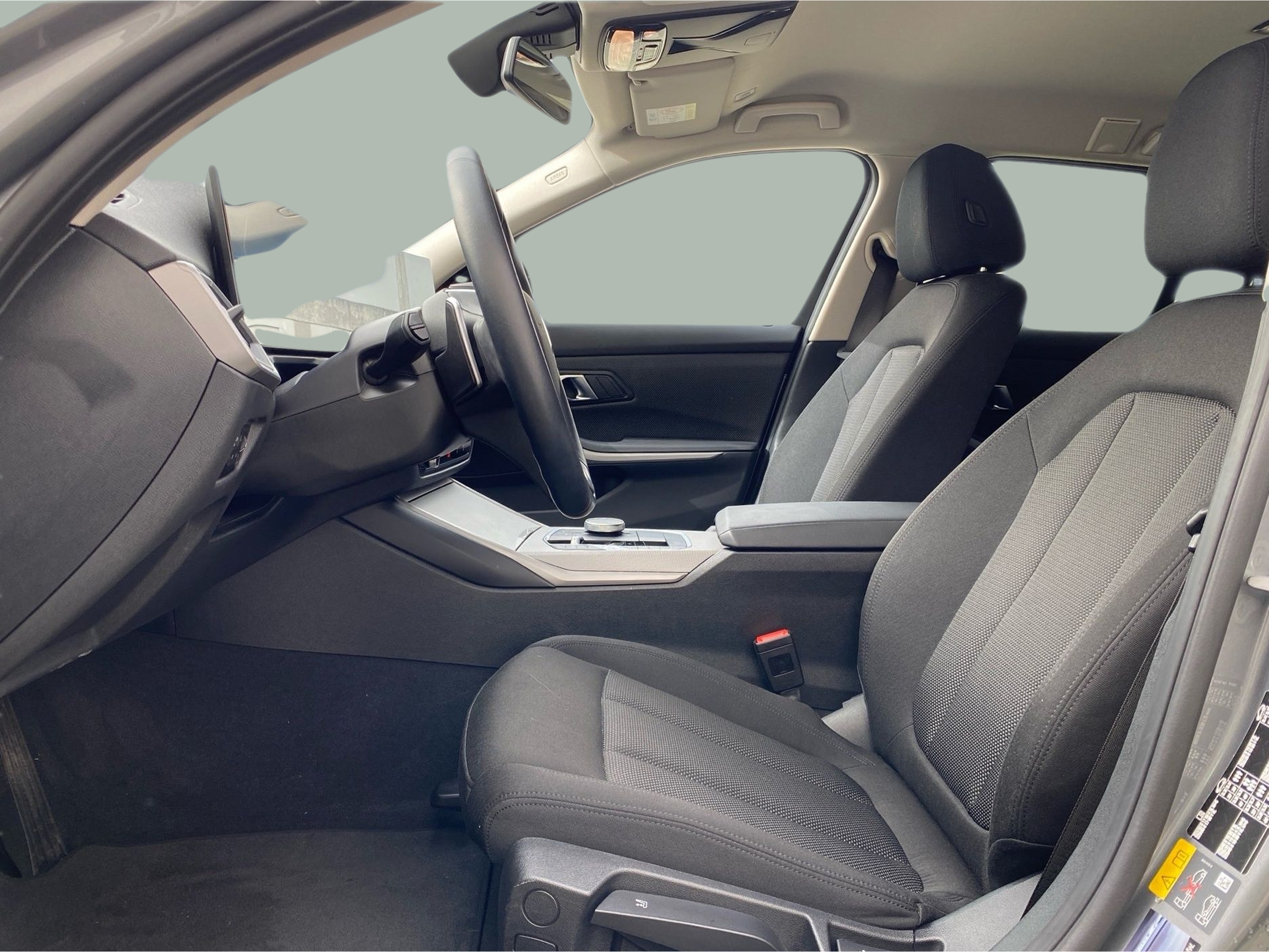 BMW Série 3 320e Touring color Gris. Año 2025. 150KW(204CV). Elétrico / Gasolina Híbrido. En concesionario Caetano Cascais de Cascais