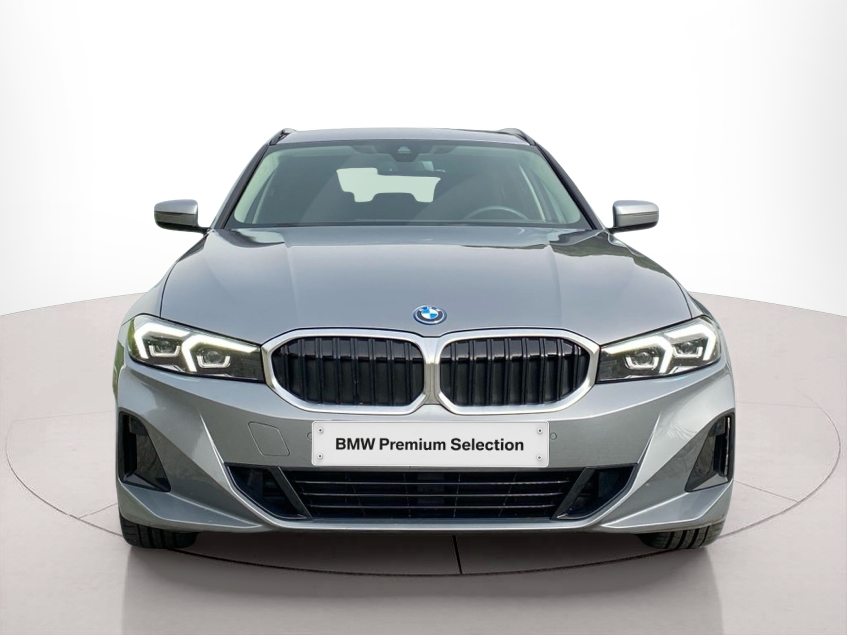 Fotos de BMW Série 3 320e Touring color Gris. Año 2025. 150KW(204CV). Elétrico / Gasolina Híbrido. En concesionario Caetano Cascais de Cascais