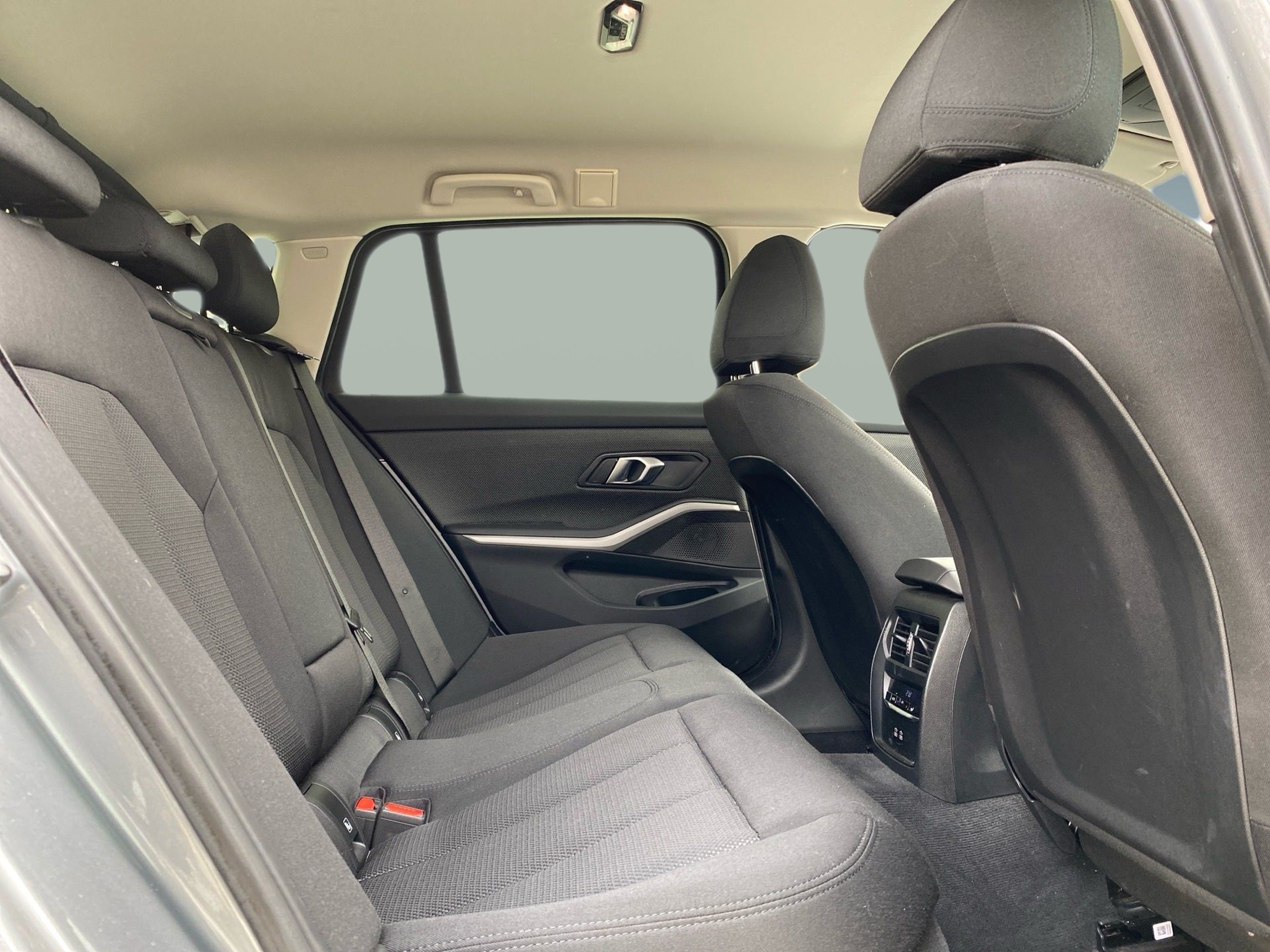 BMW Série 3 320e Touring color Gris. Año 2025. 150KW(204CV). Elétrico / Gasolina Híbrido. En concesionario Caetano Cascais de Cascais