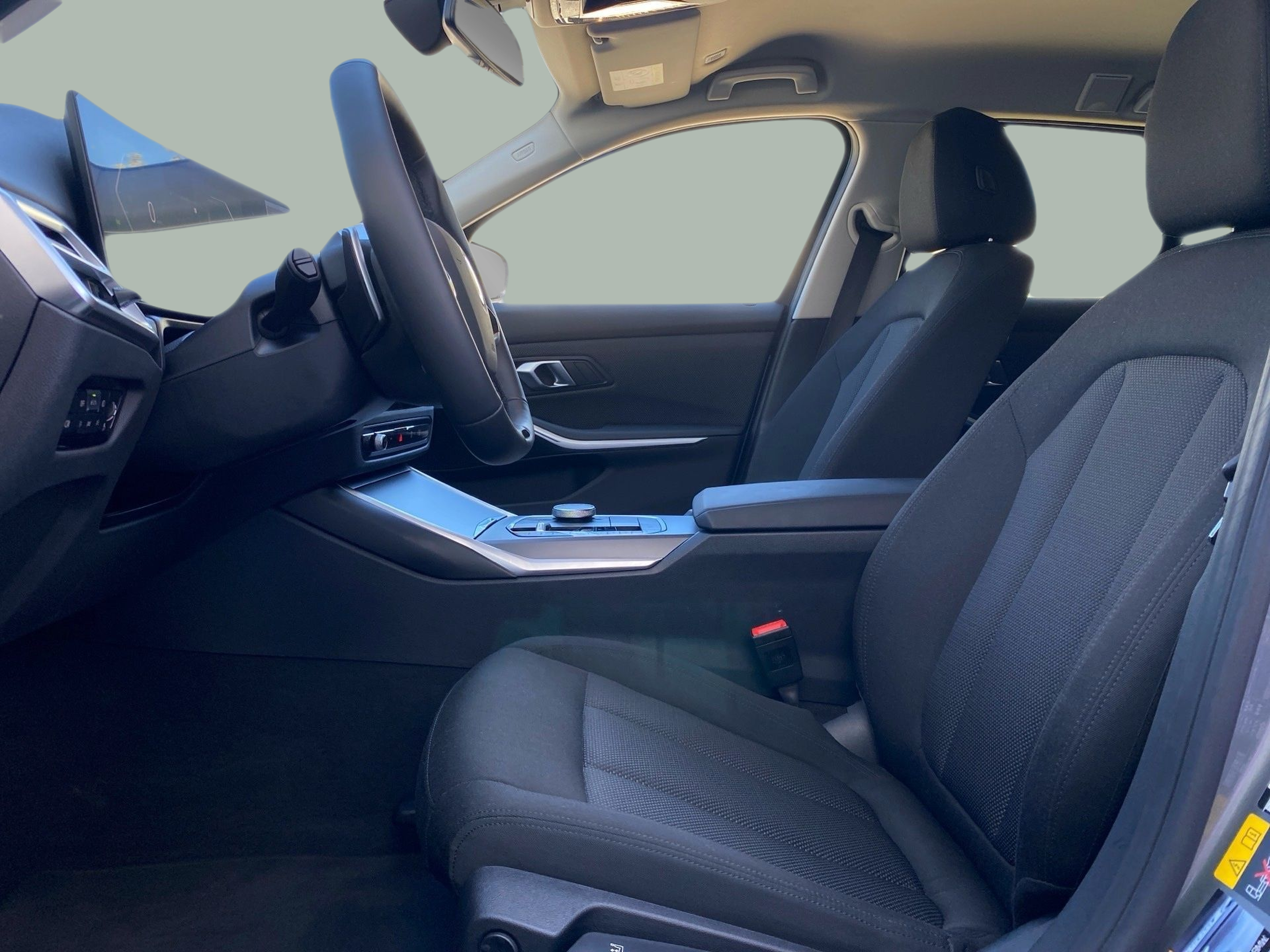 BMW Série 3 330e Touring color Gris. Año 2025. 215KW(292CV). Elétrico / Gasolina Híbrido. En concesionario Caetano Lisboa de Lisboa