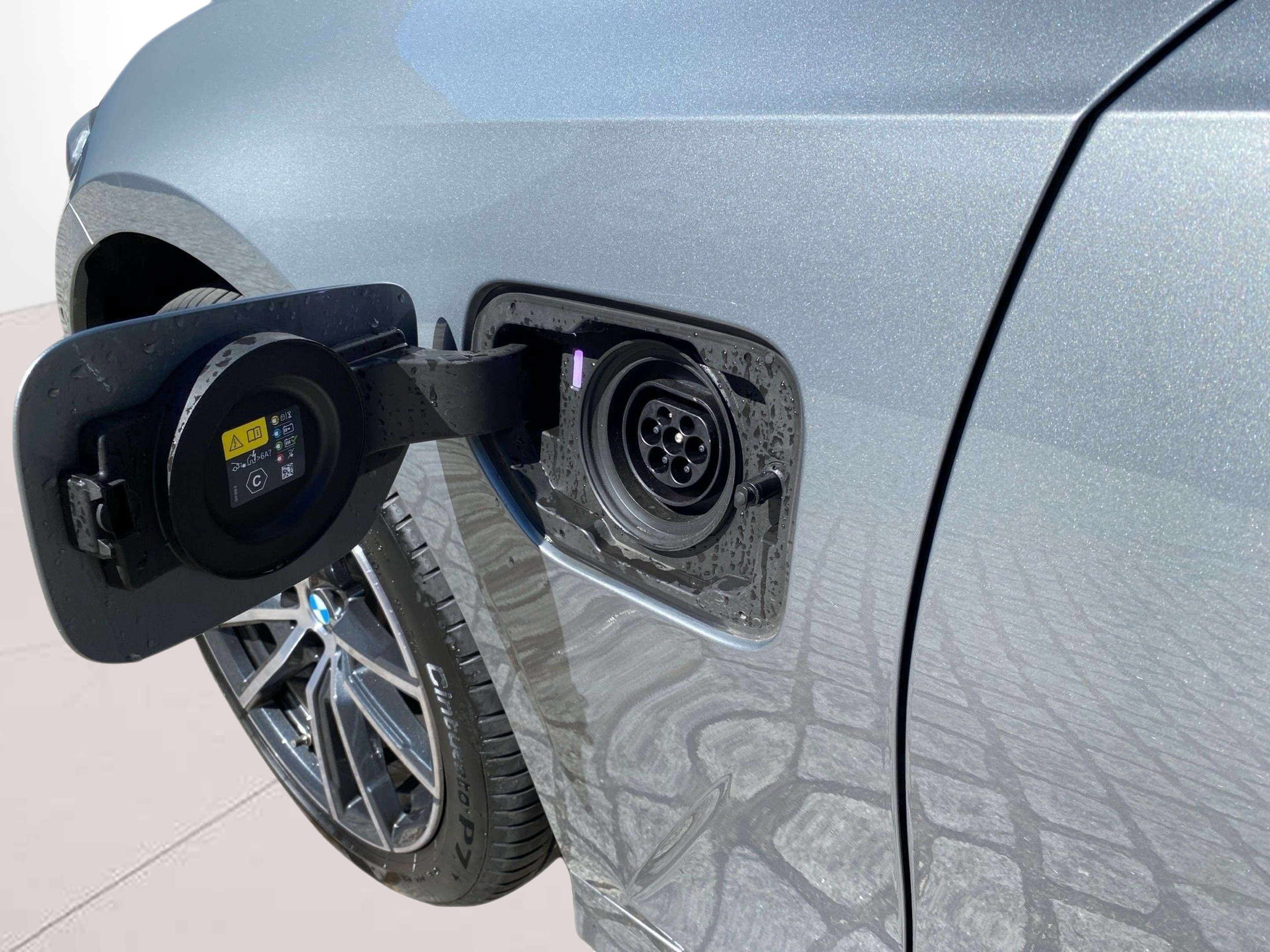 BMW Série 3 330e Touring color Gris. Año 2025. 215KW(292CV). Elétrico / Gasolina Híbrido. En concesionario Caetano Lisboa de Lisboa